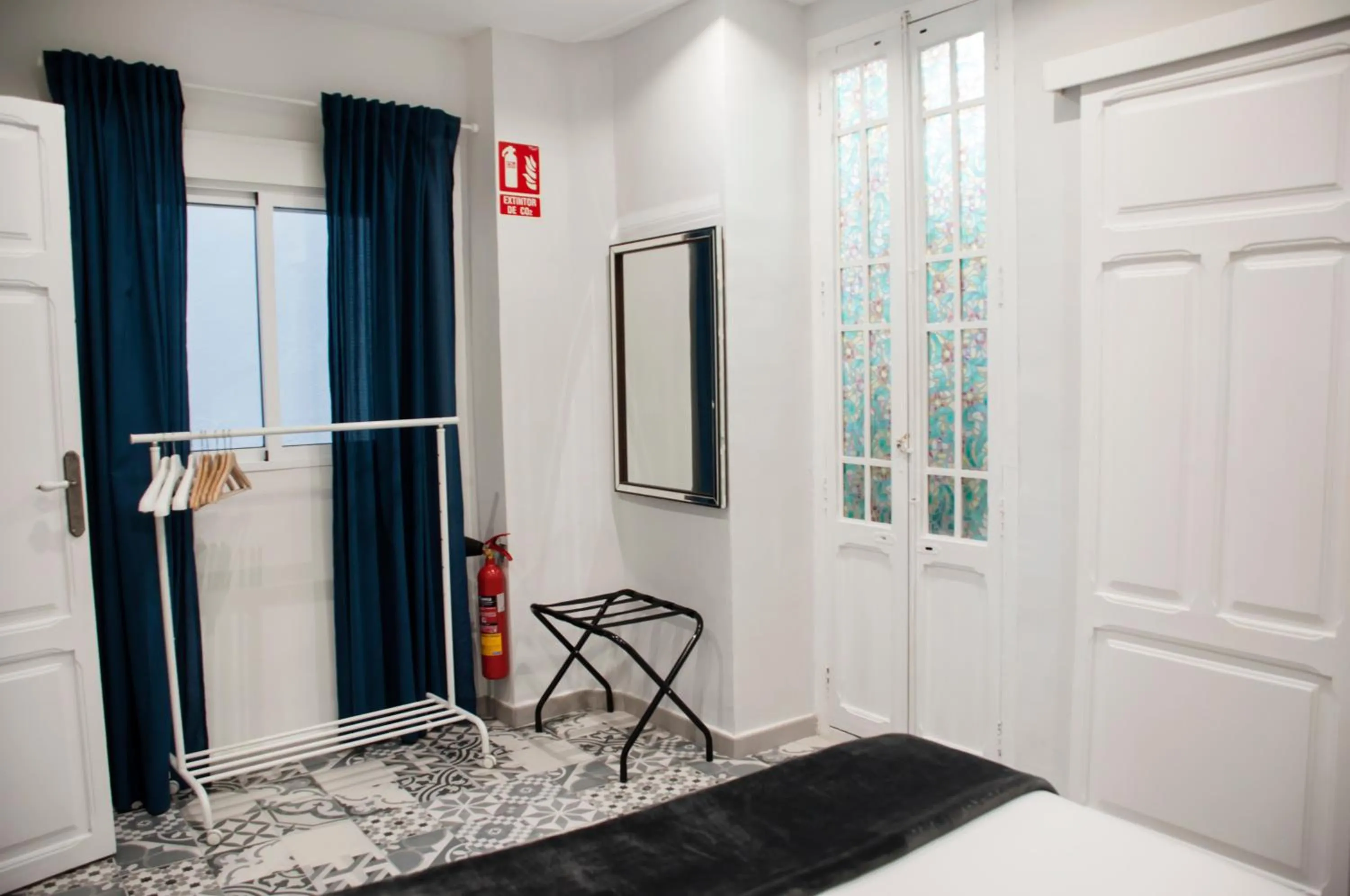 wardrobe in Valencia Apartamentos Goya