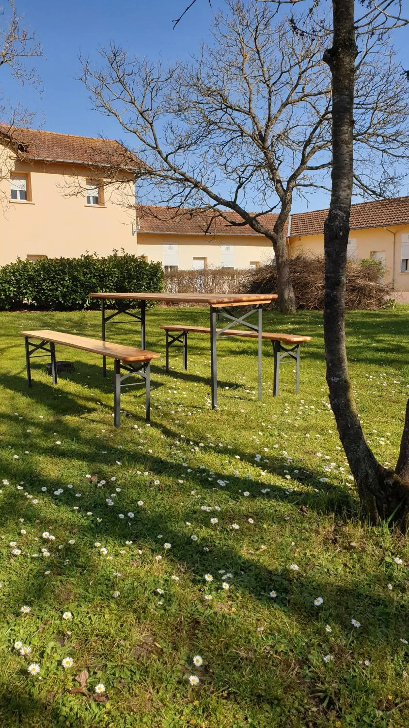 Garden in Hôtel & Résidence Avermes