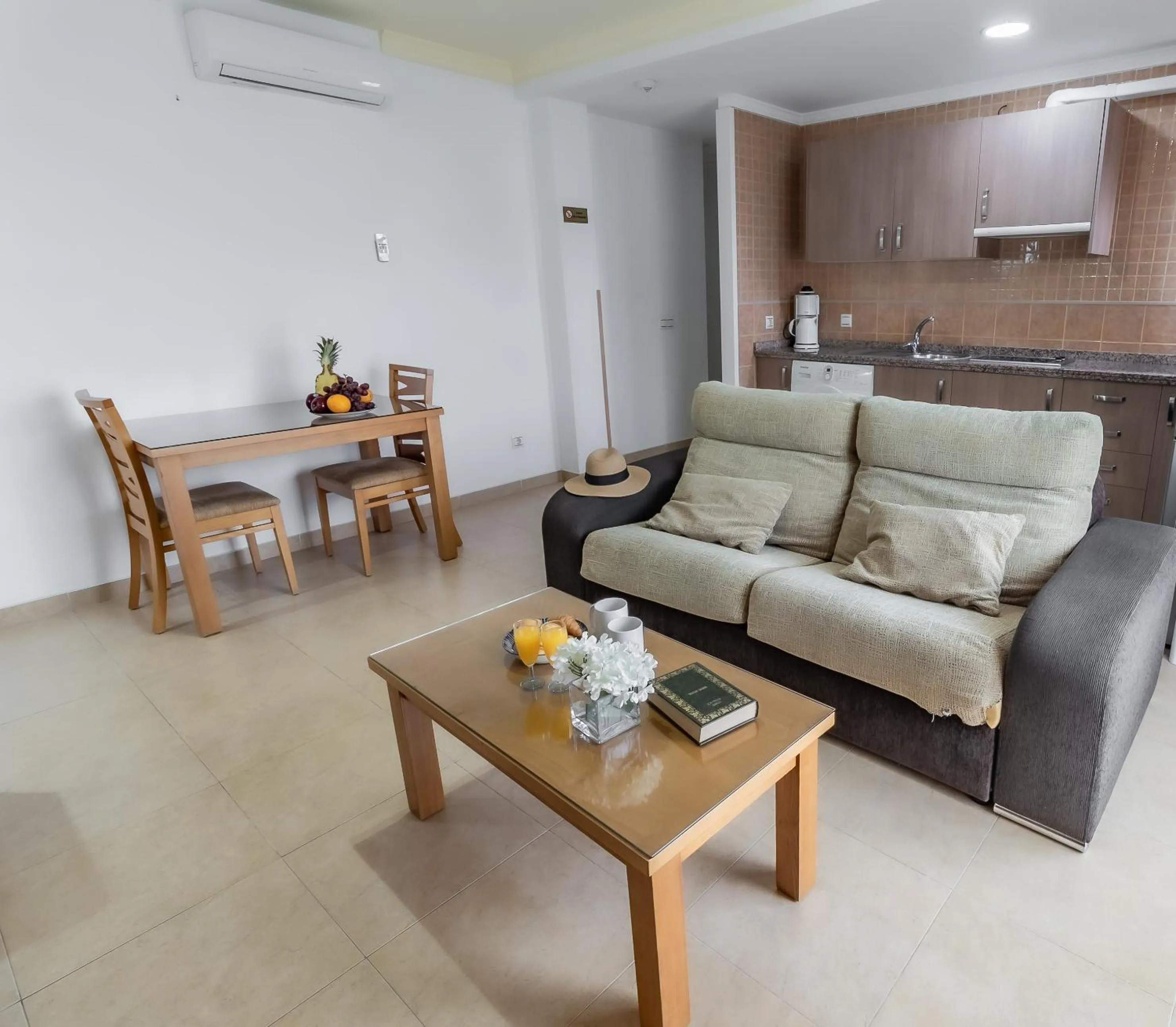 Photo of the whole room in Apartamentos Turisticos Las Yucas