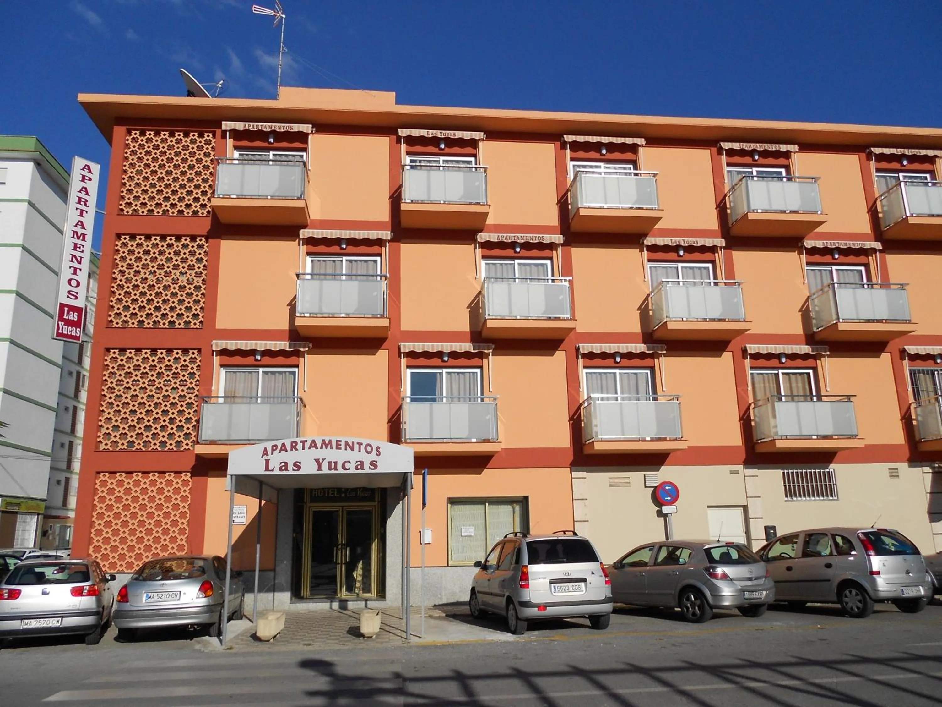 Facade/entrance in Apartamentos Turisticos Las Yucas