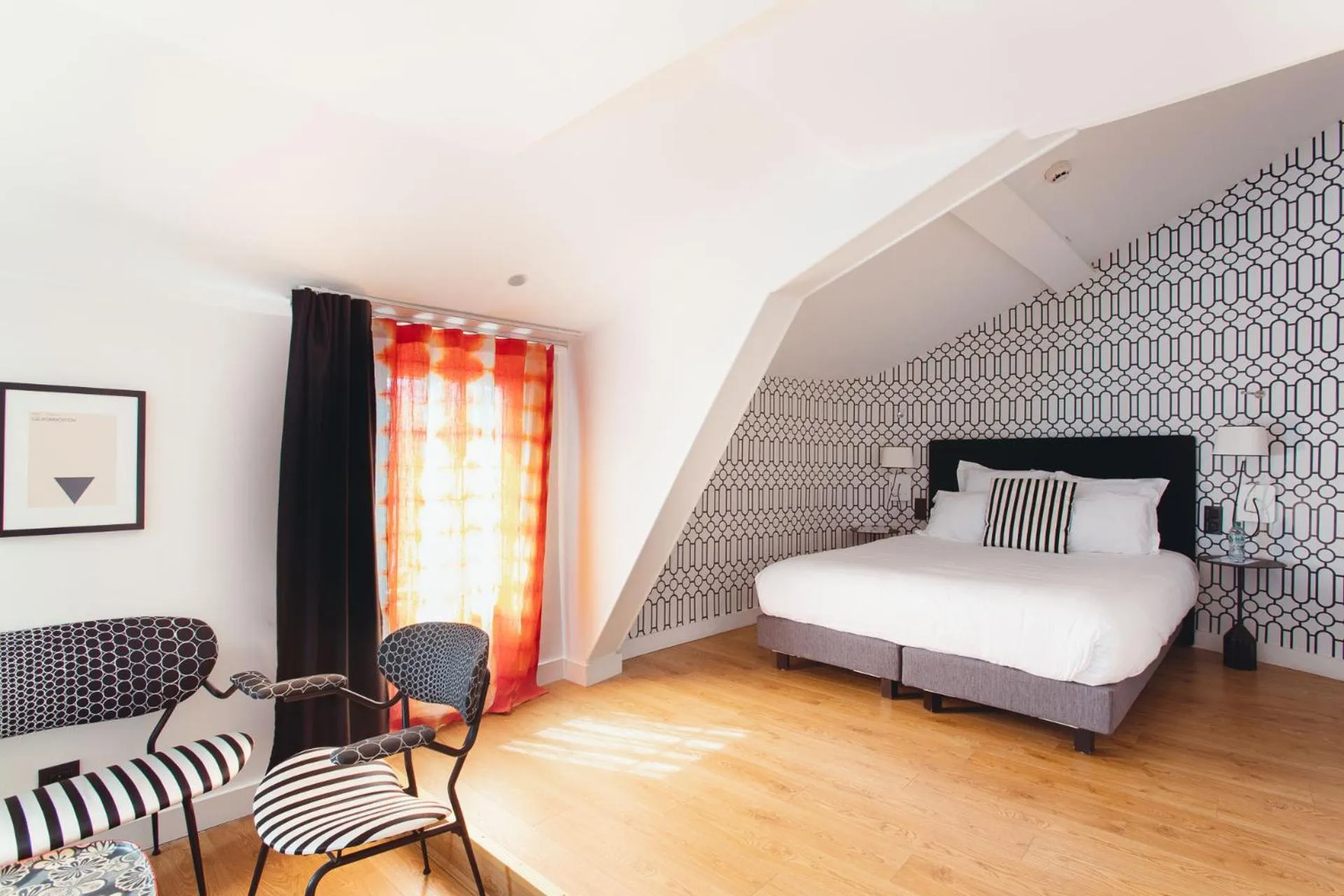 Photo of the whole room, Bed in The Originals Boutique, Hôtel Le Lion, Clermont-Ferrand