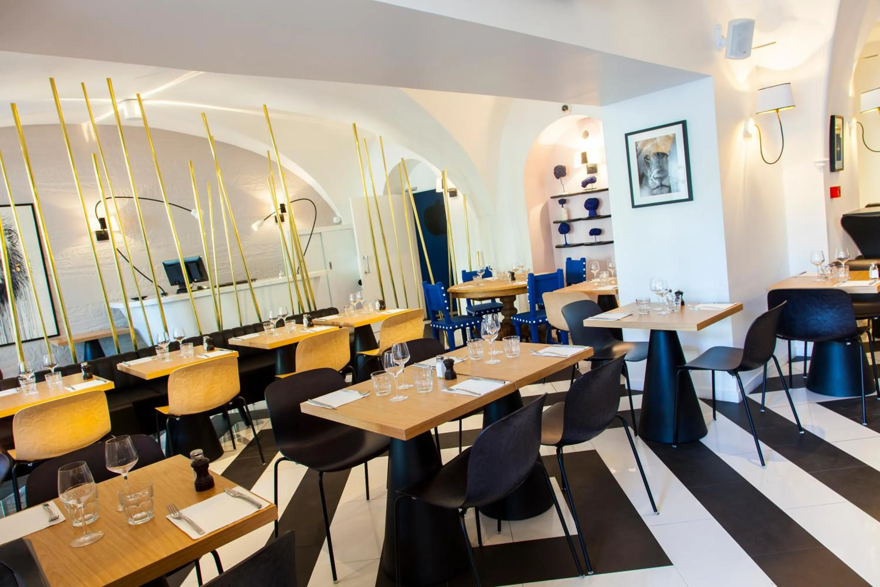 Restaurant/places to eat in The Originals Boutique, Hôtel Le Lion, Clermont-Ferrand