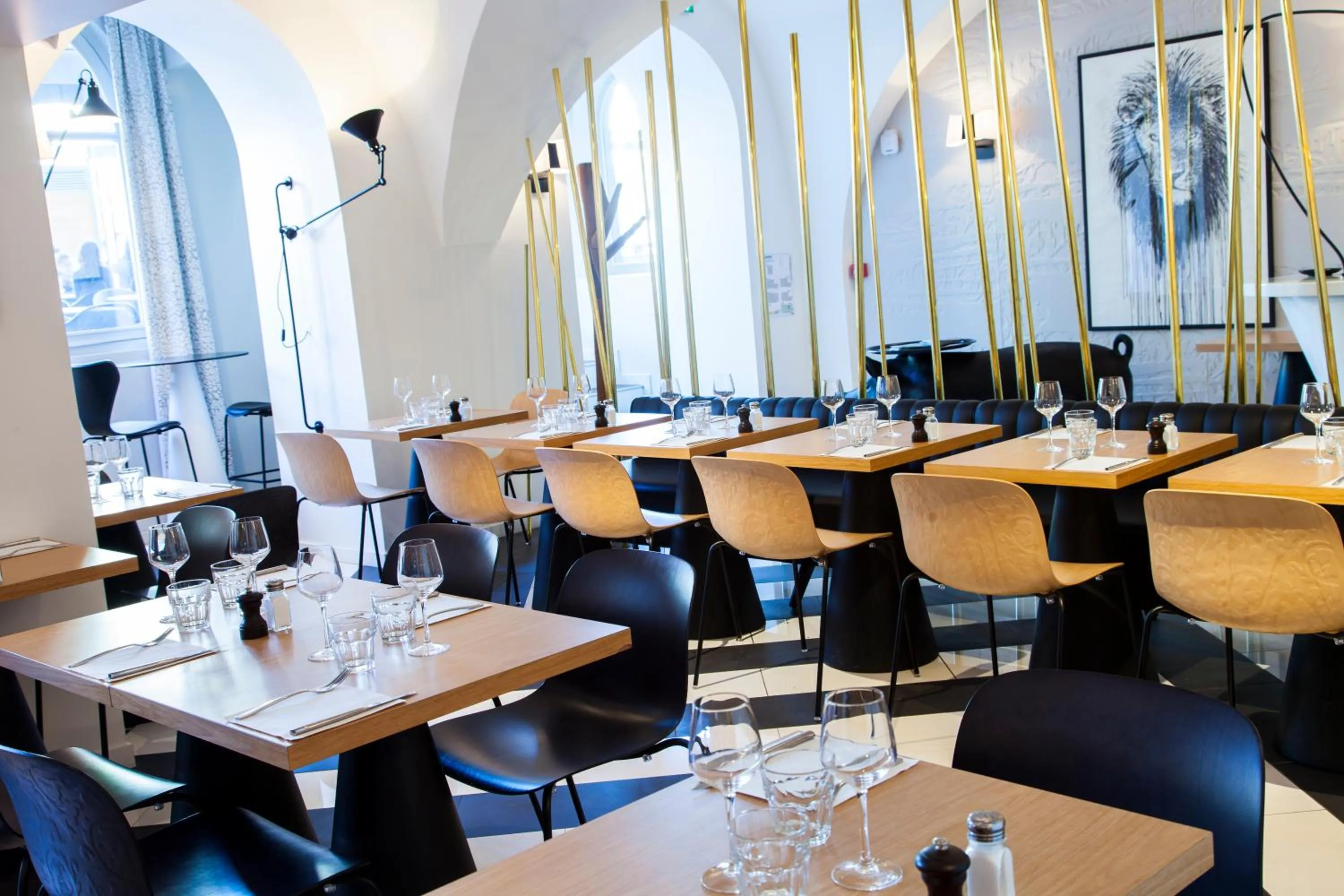 Restaurant/places to eat in The Originals Boutique, Hôtel Le Lion, Clermont-Ferrand