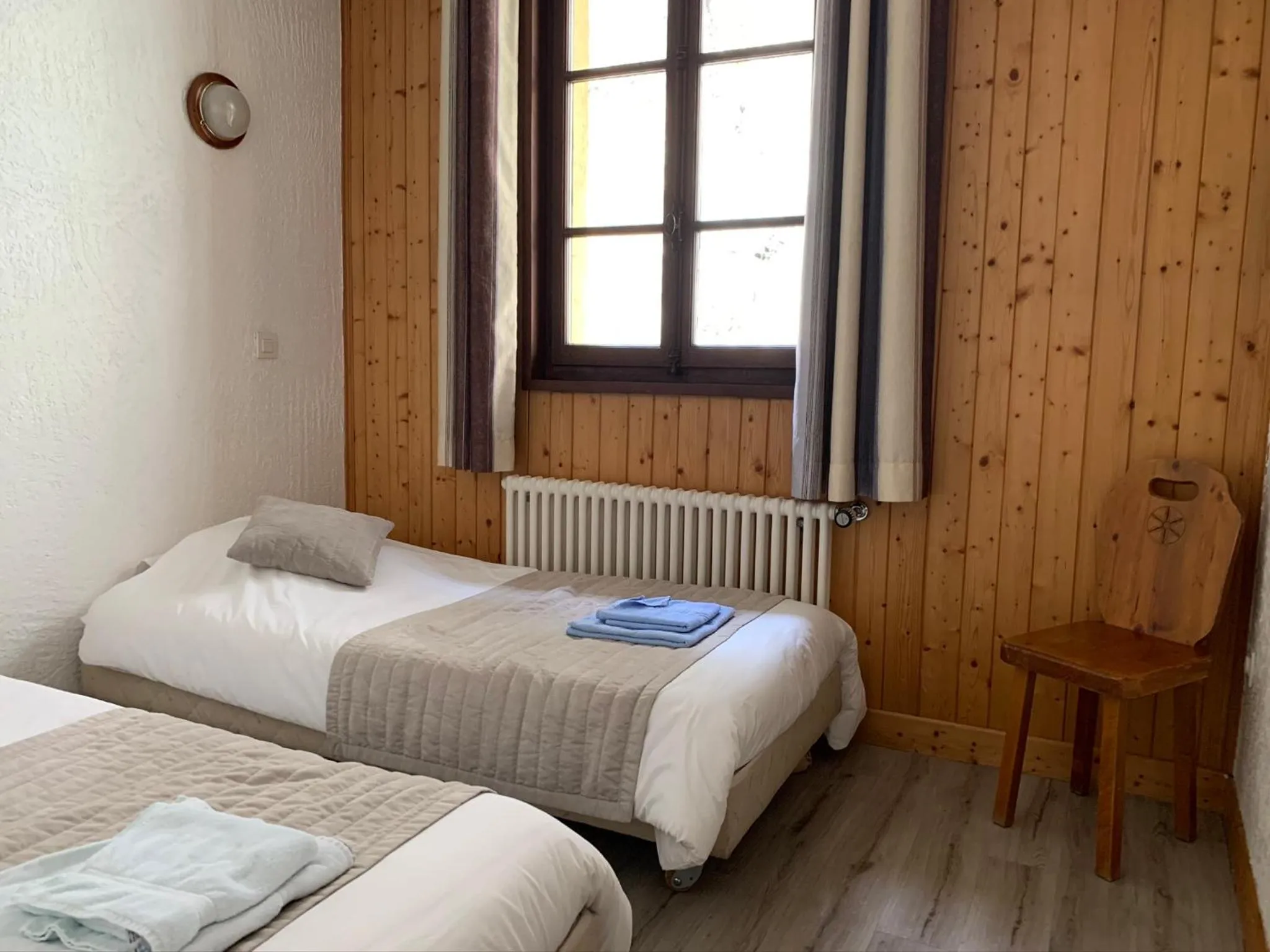 Bed in Hotel des Lacs