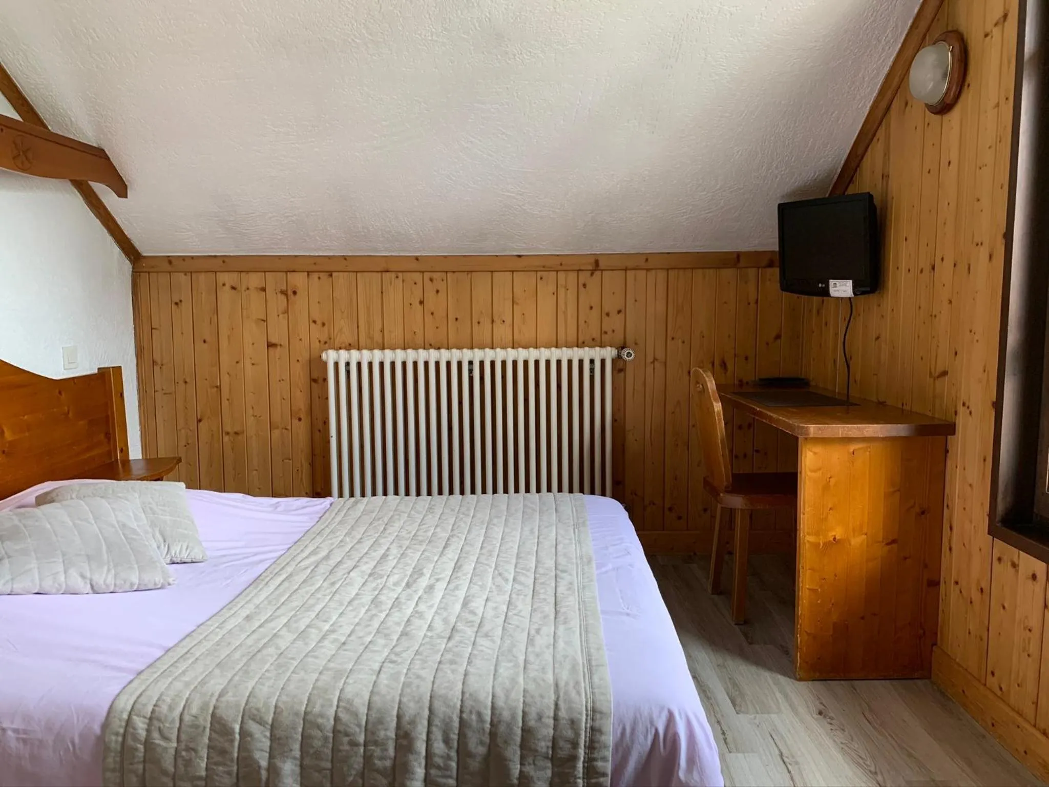 Bed in Hotel des Lacs