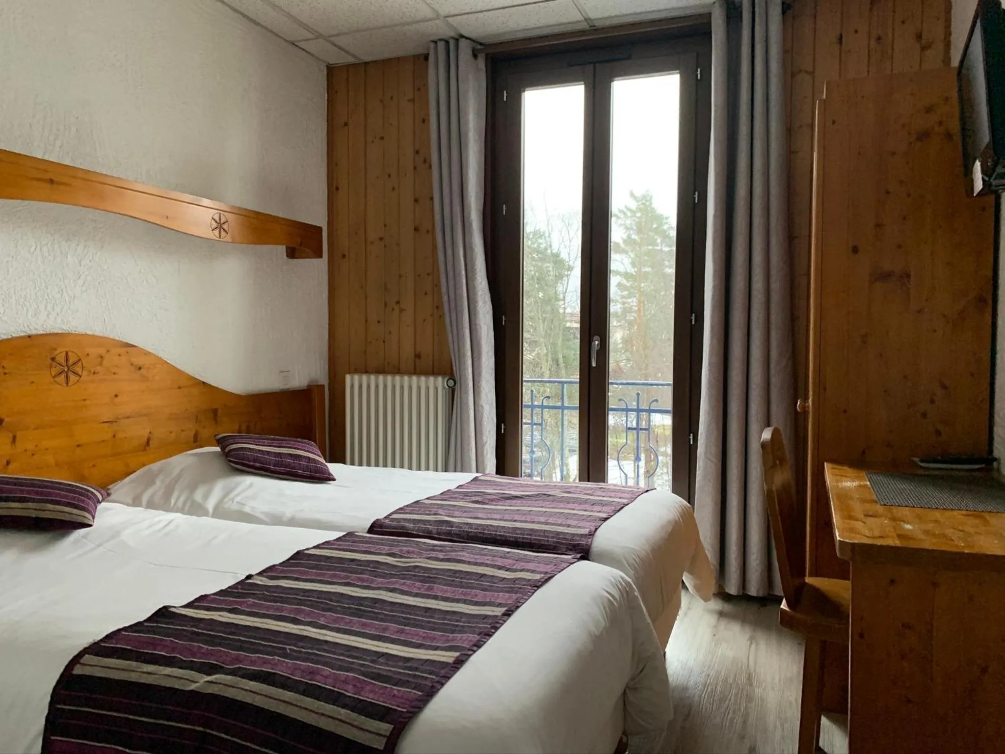 Bed in Hotel des Lacs