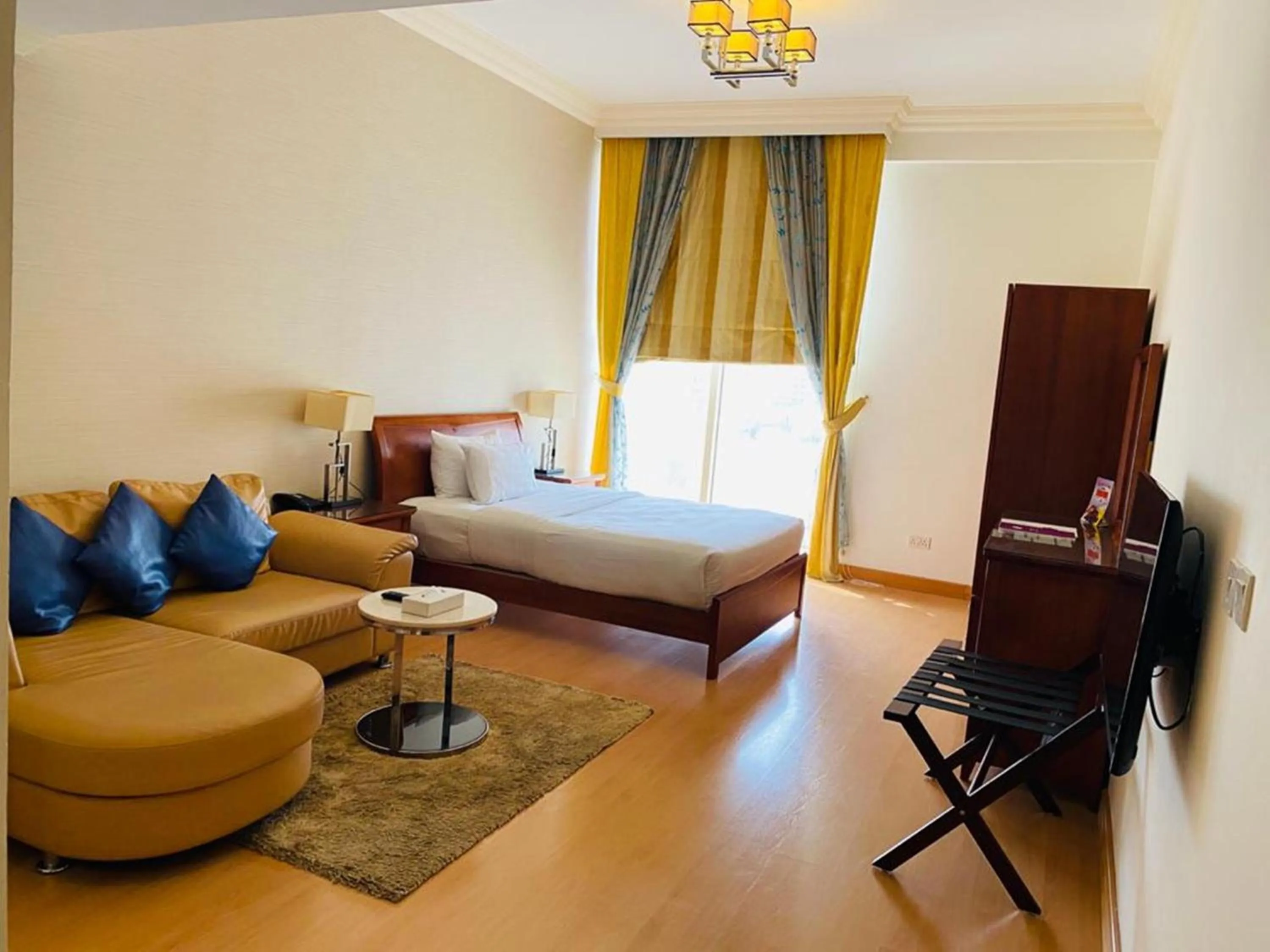 Photo of the whole room, Bed in Al Safir Tower - Residence