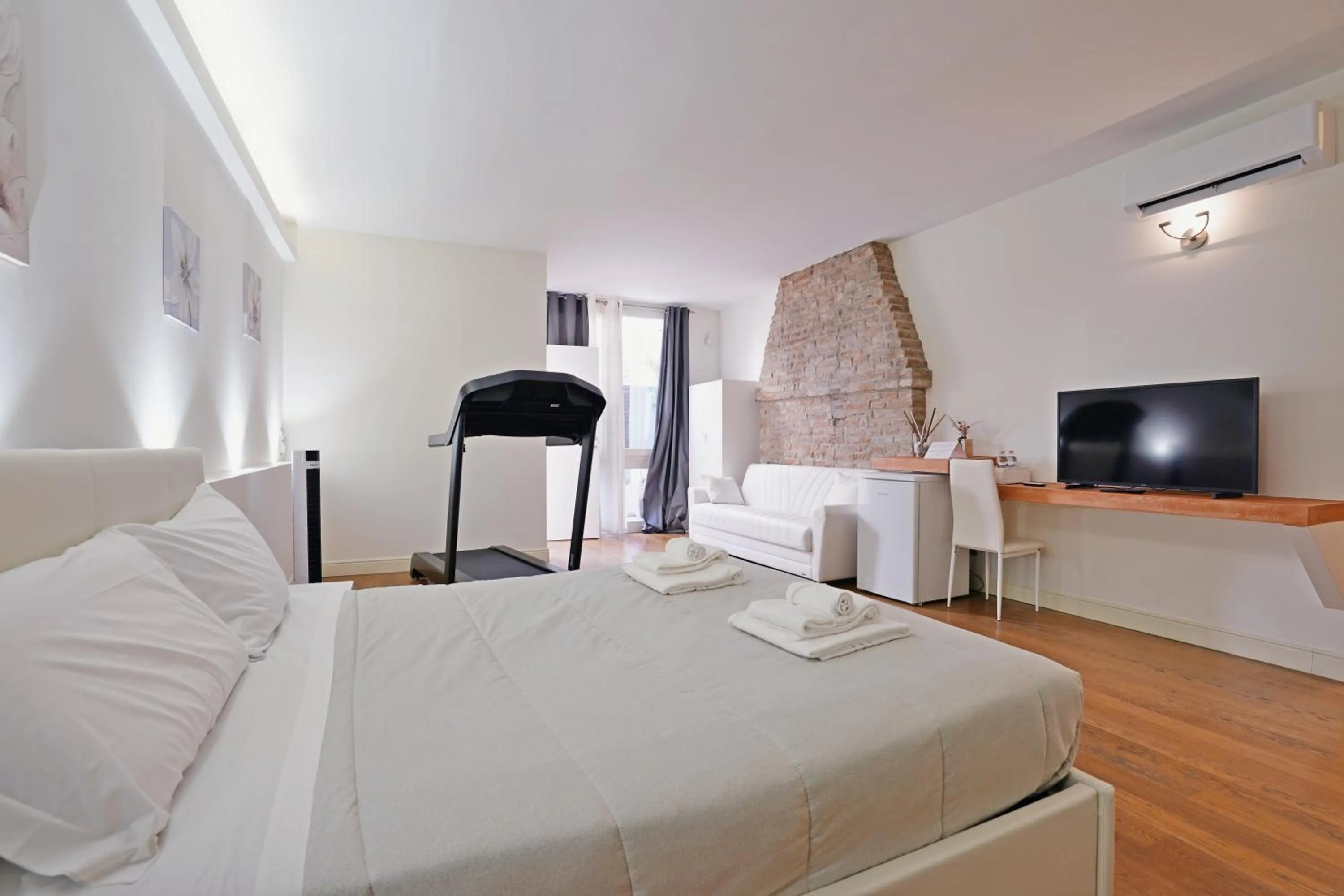 Bed in Avanguardia Art Club