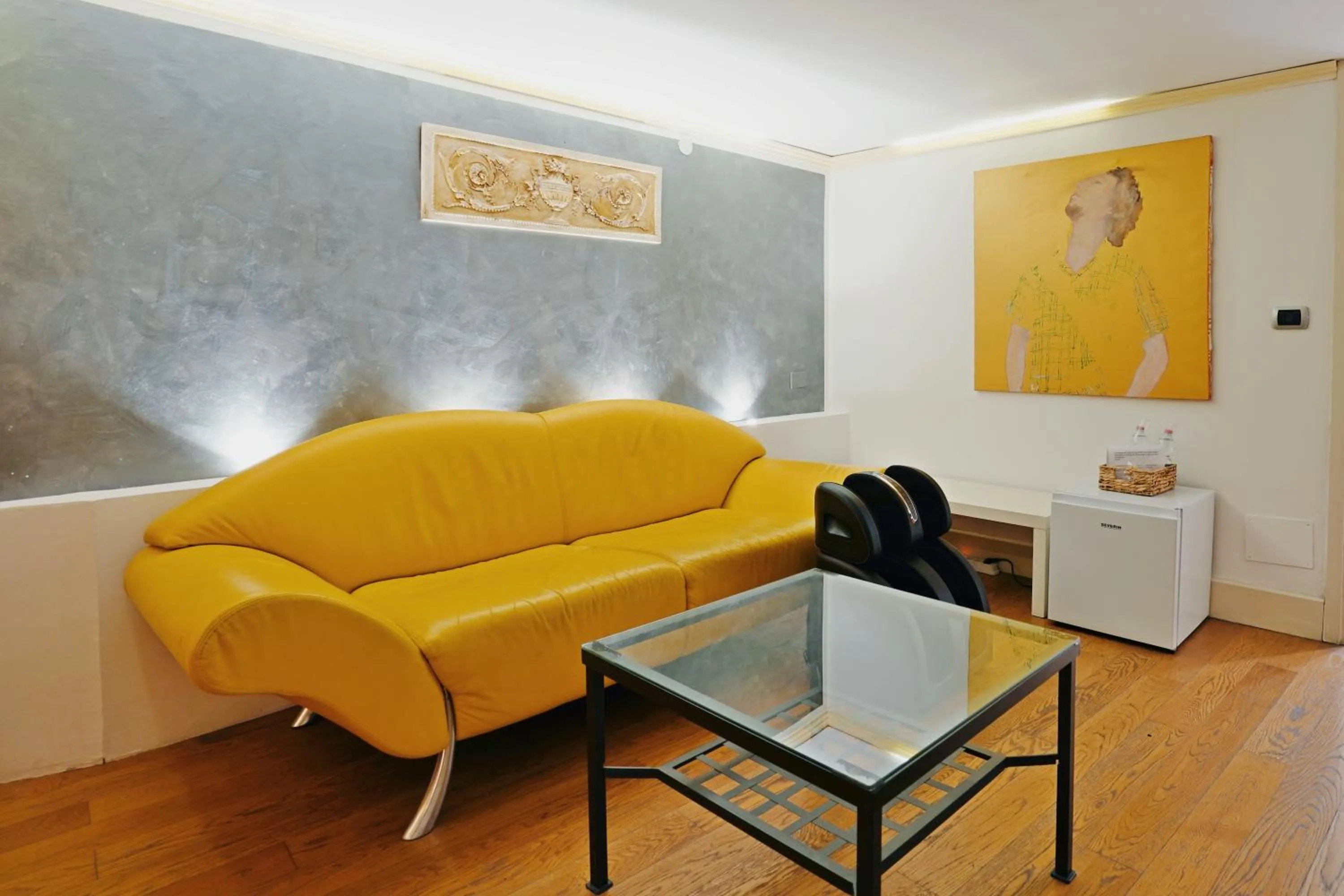 Living room in Avanguardia Art Club