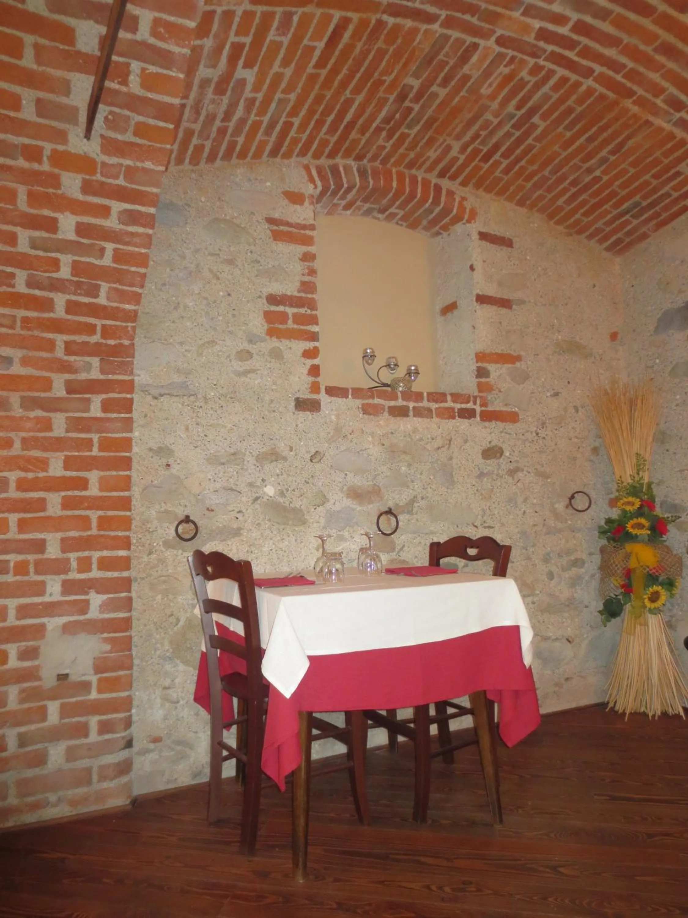Decorative detail in Albergo dei Pescatori