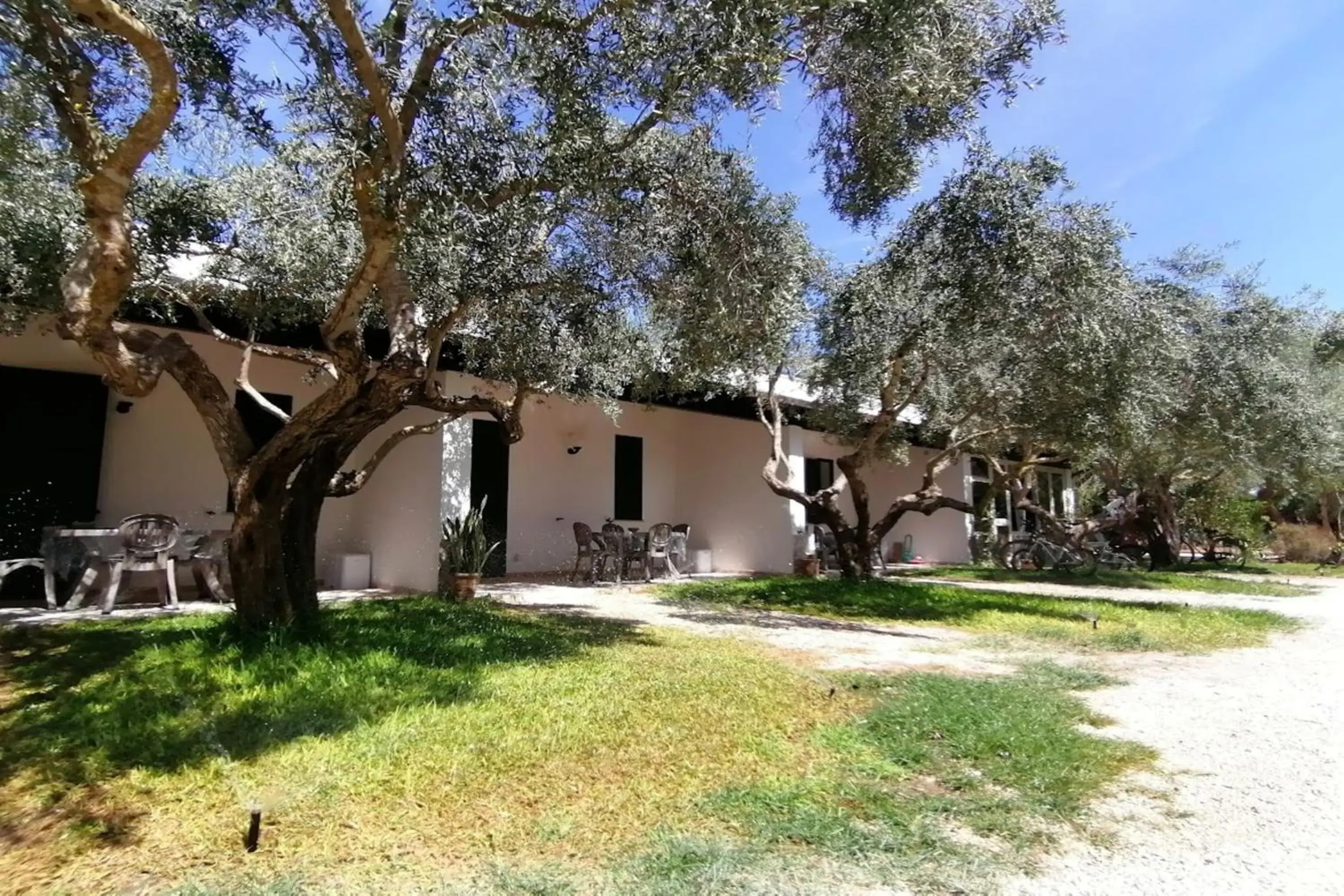 Property building in Lilybeo Village Property building in Lilybeo Village