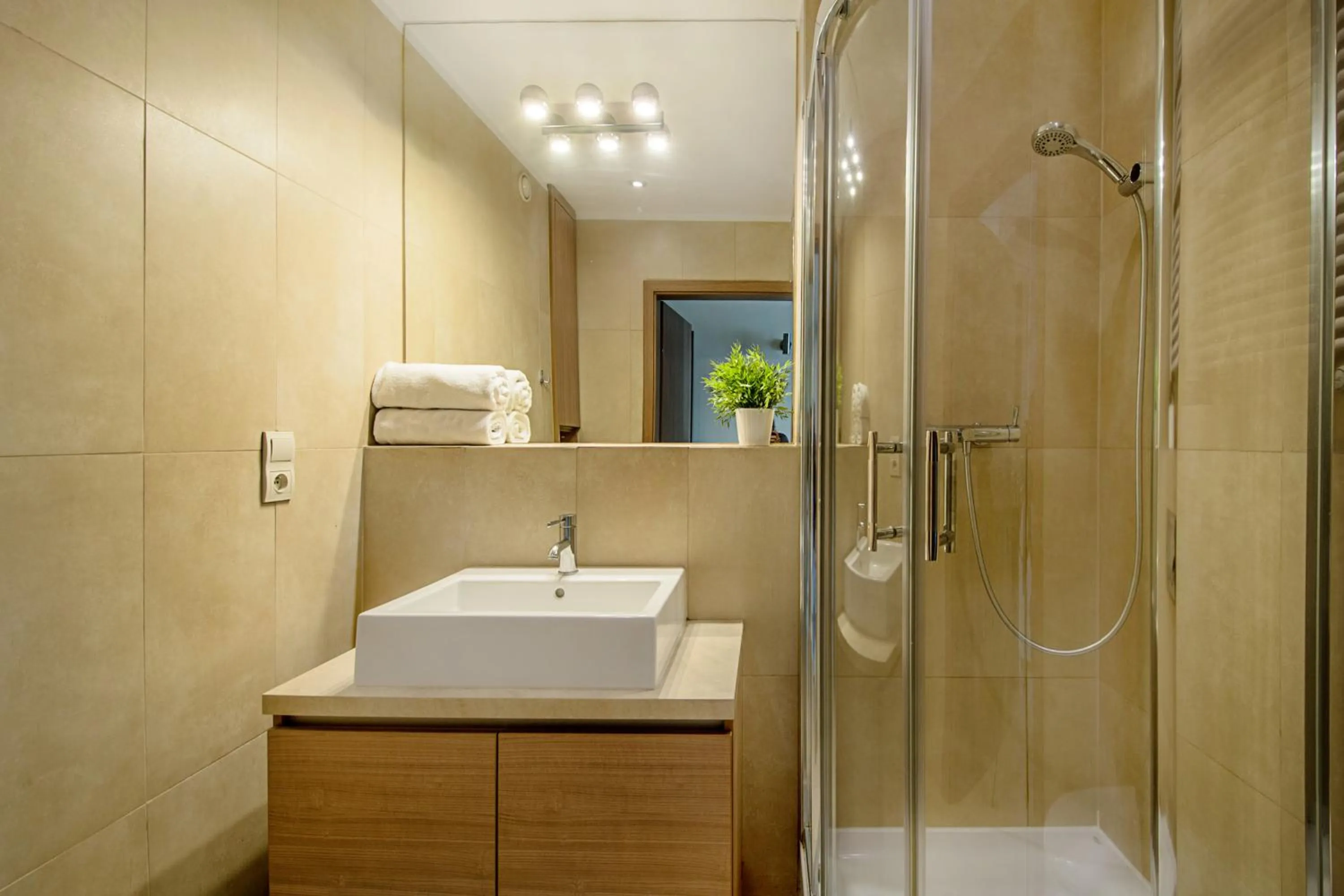 Bathroom in Angel City Center Krakow Aparthotel