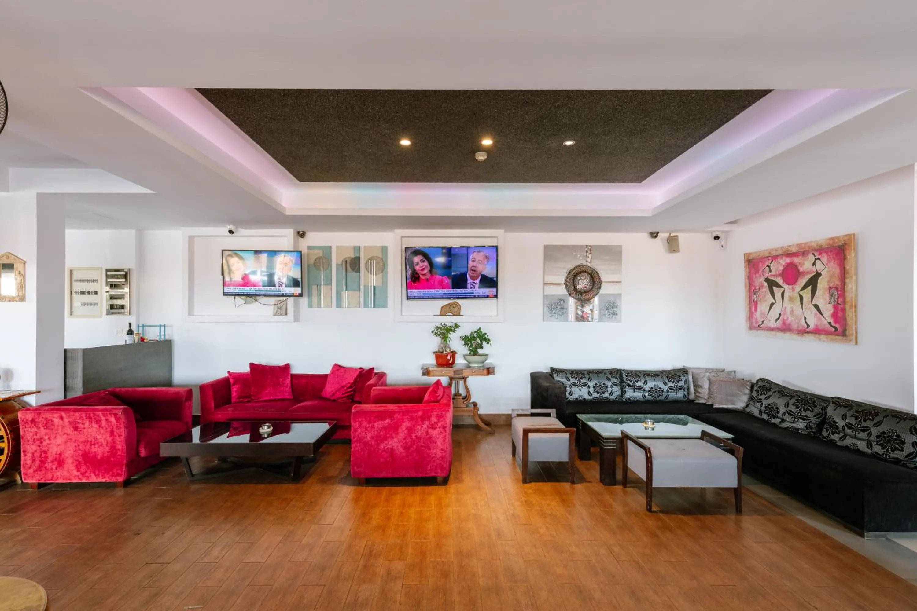 TV and multimedia in Neptune Hotel Apartments Paphos