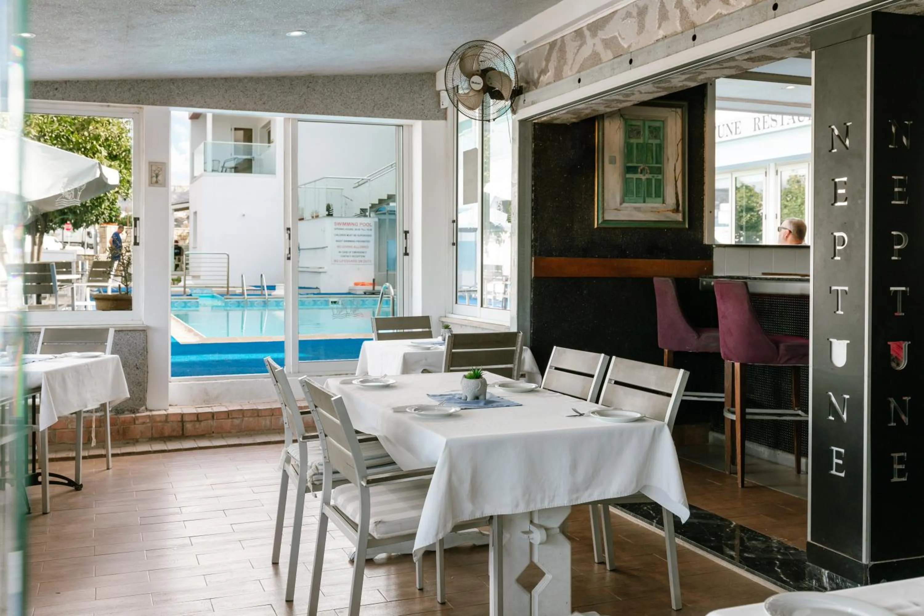 Restaurant/places to eat in Neptune Hotel Apartments Paphos