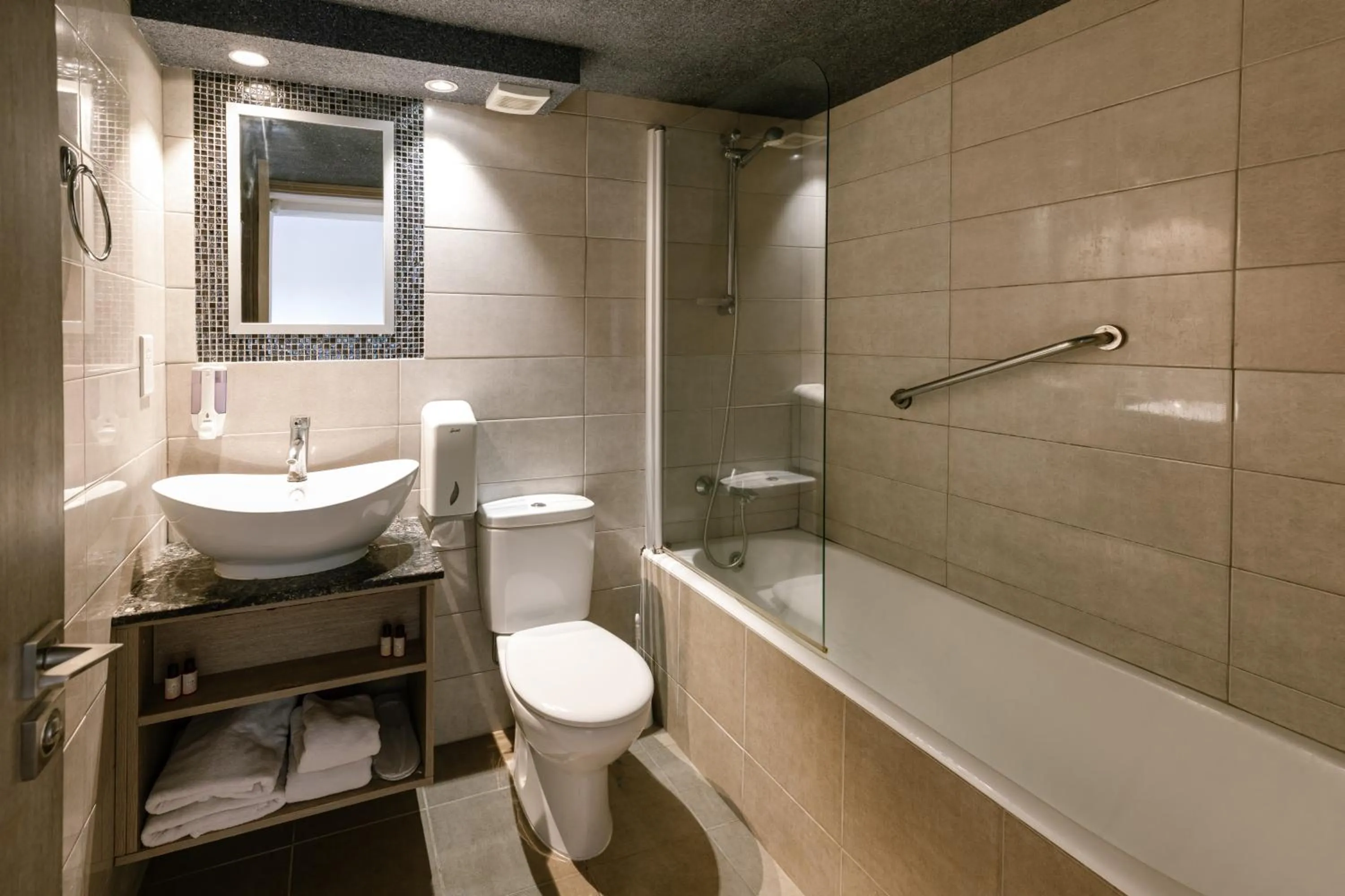 Shower in Neptune Hotel Apartments Paphos