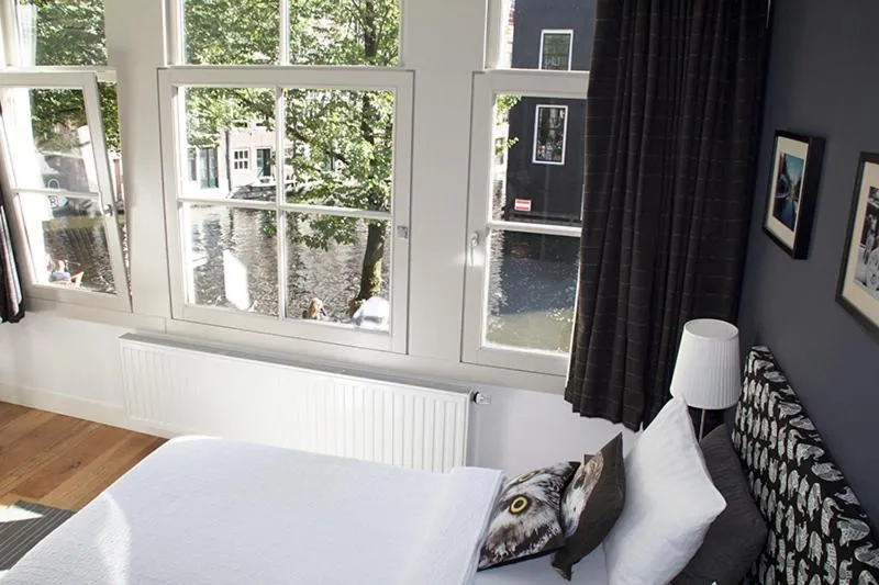 Bed in Velvetamsterdam
