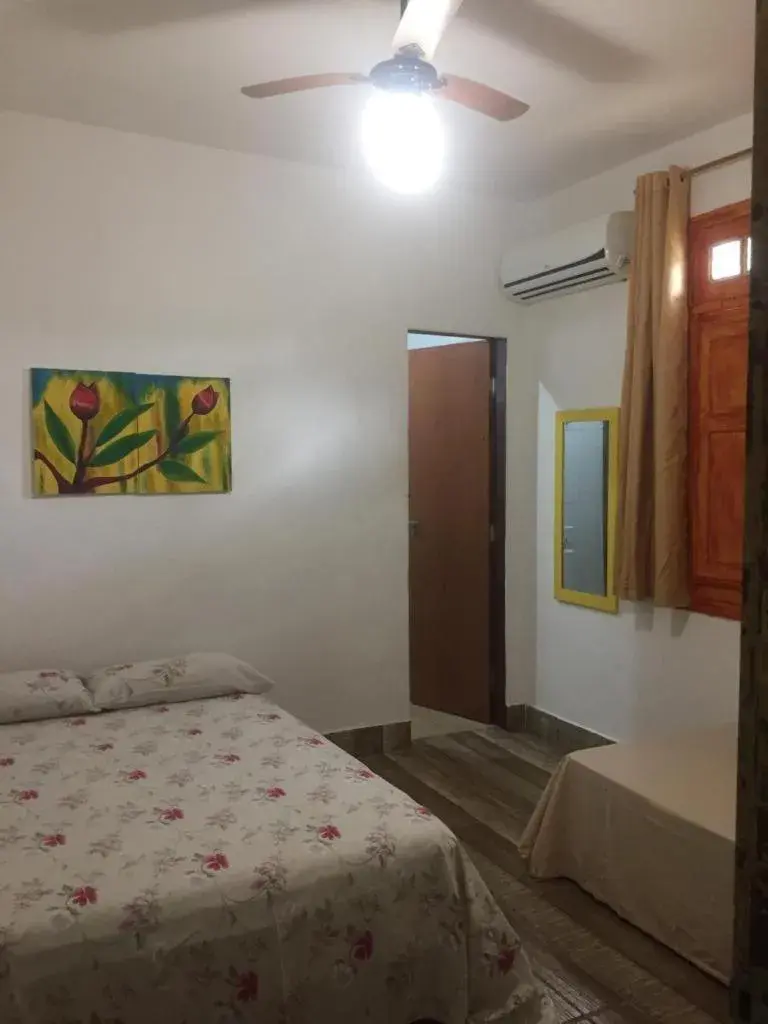 Double Room with Private Bathroom in Gira Arte Hostel Double Room with Private Bathroom in Gira Arte Hostel