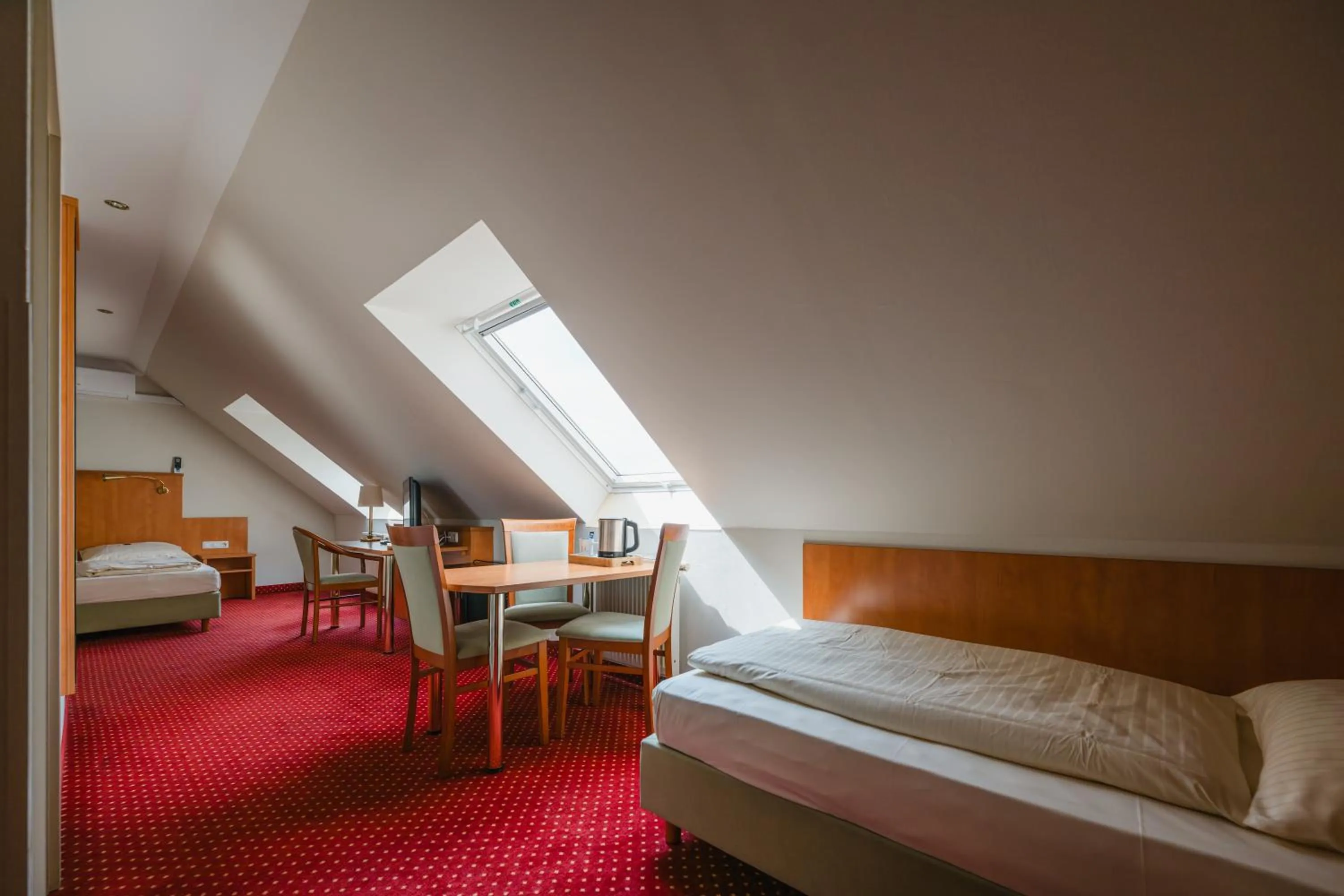 Photo of the whole room, Bed in Hotel Mirage