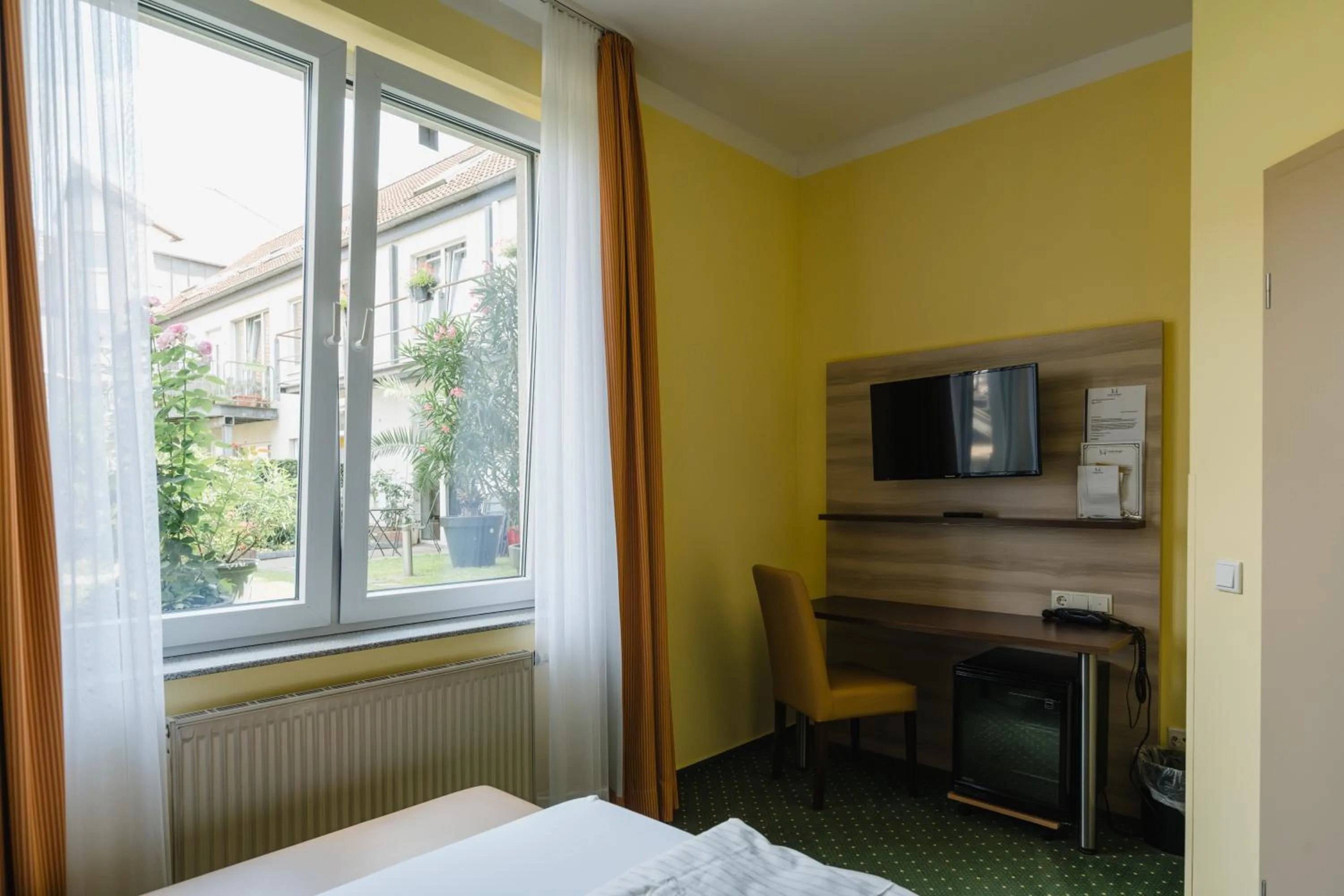 Photo of the whole room, Bed in Hotel Mirage