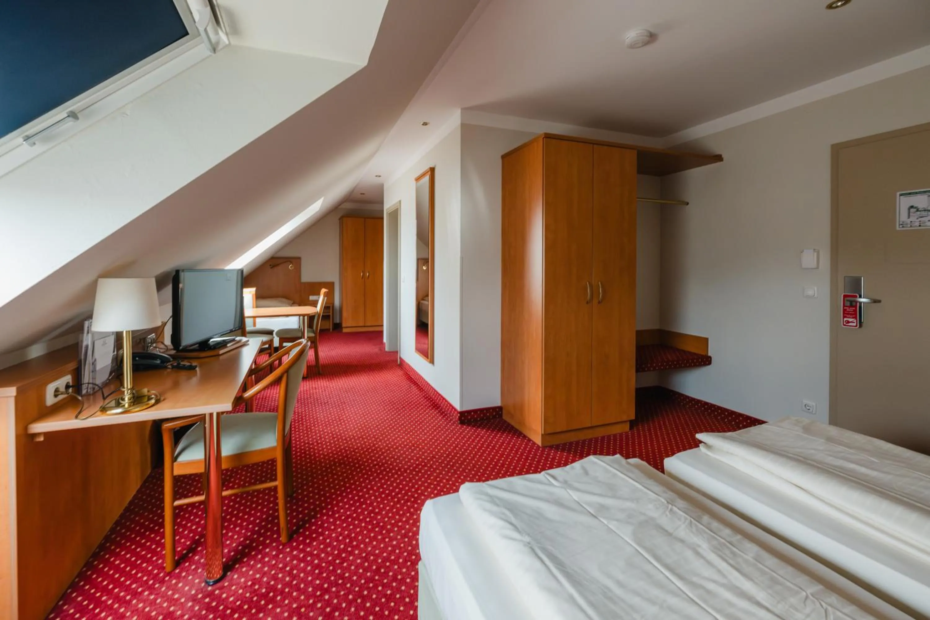 Photo of the whole room, Bed in Hotel Mirage