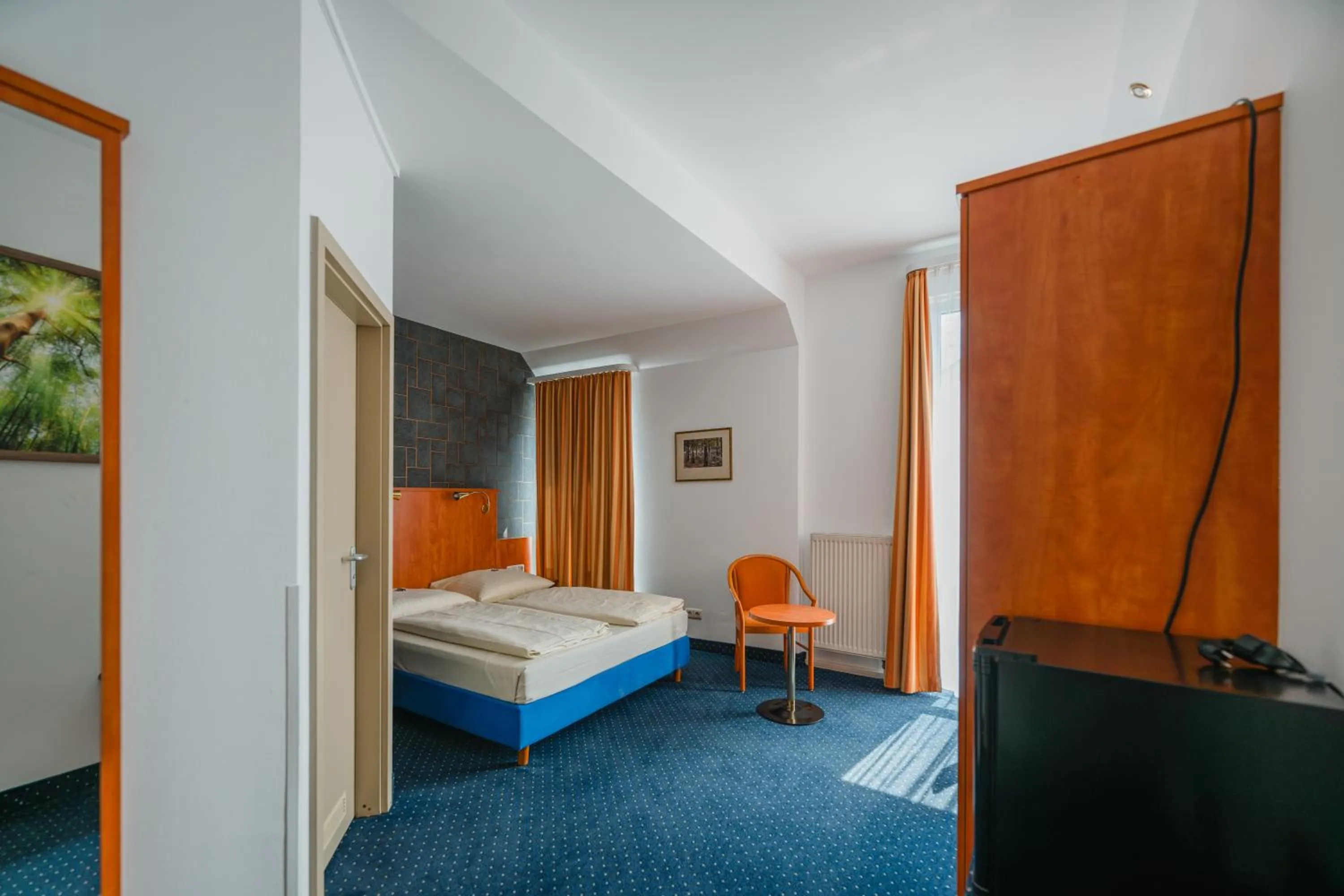 Photo of the whole room, Bed in Hotel Mirage