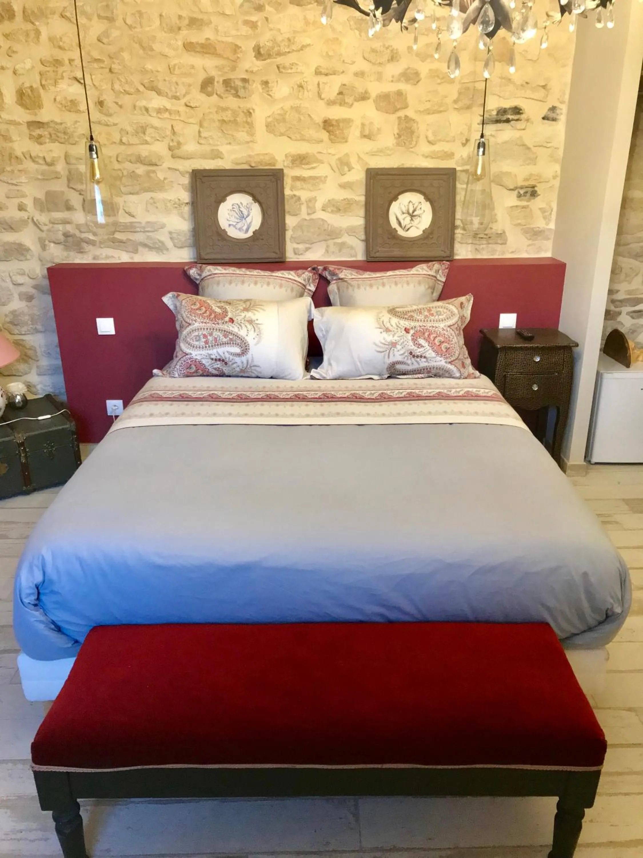Bed in LE MAS DES AUGES