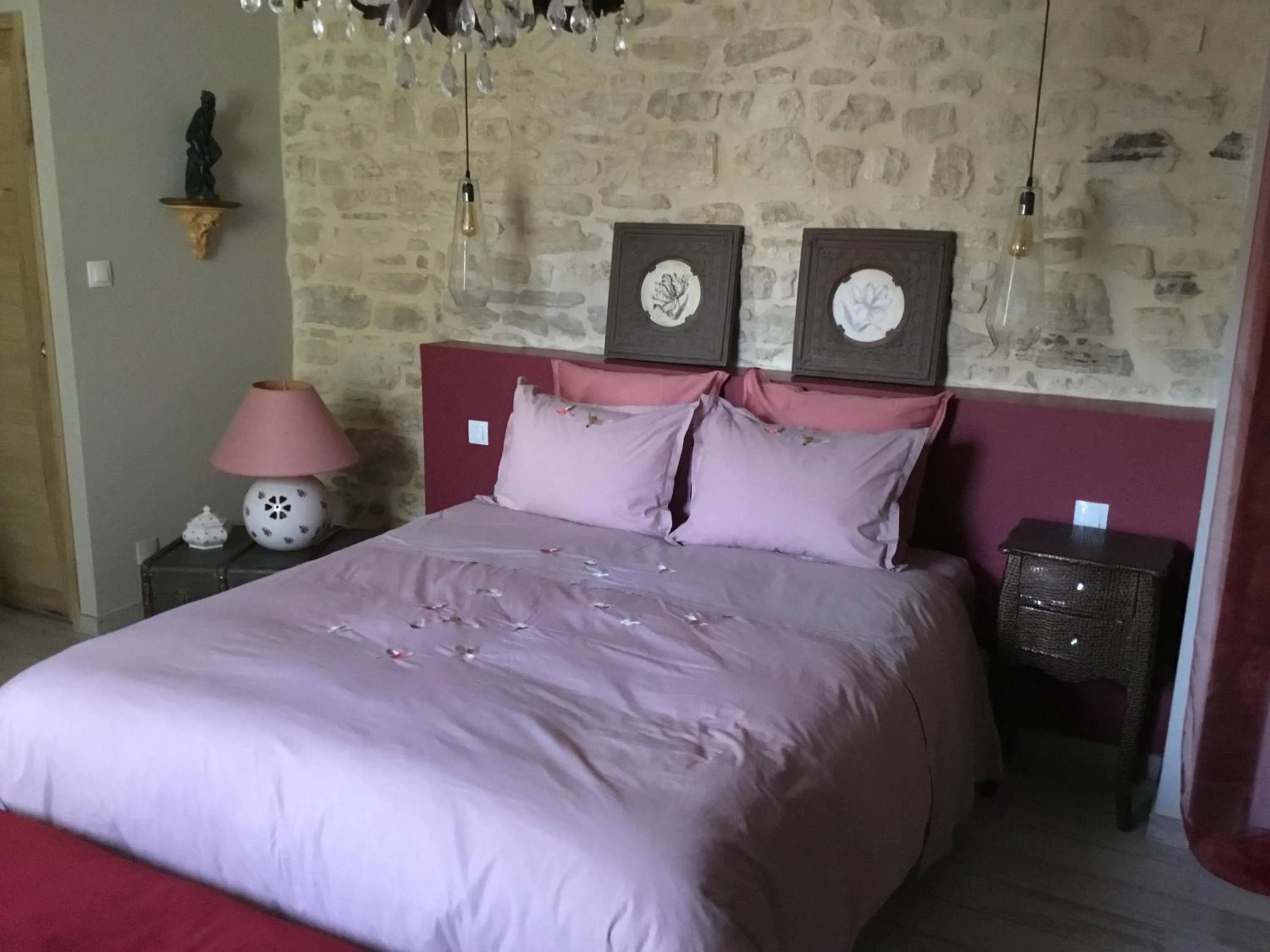 Bed in LE MAS DES AUGES