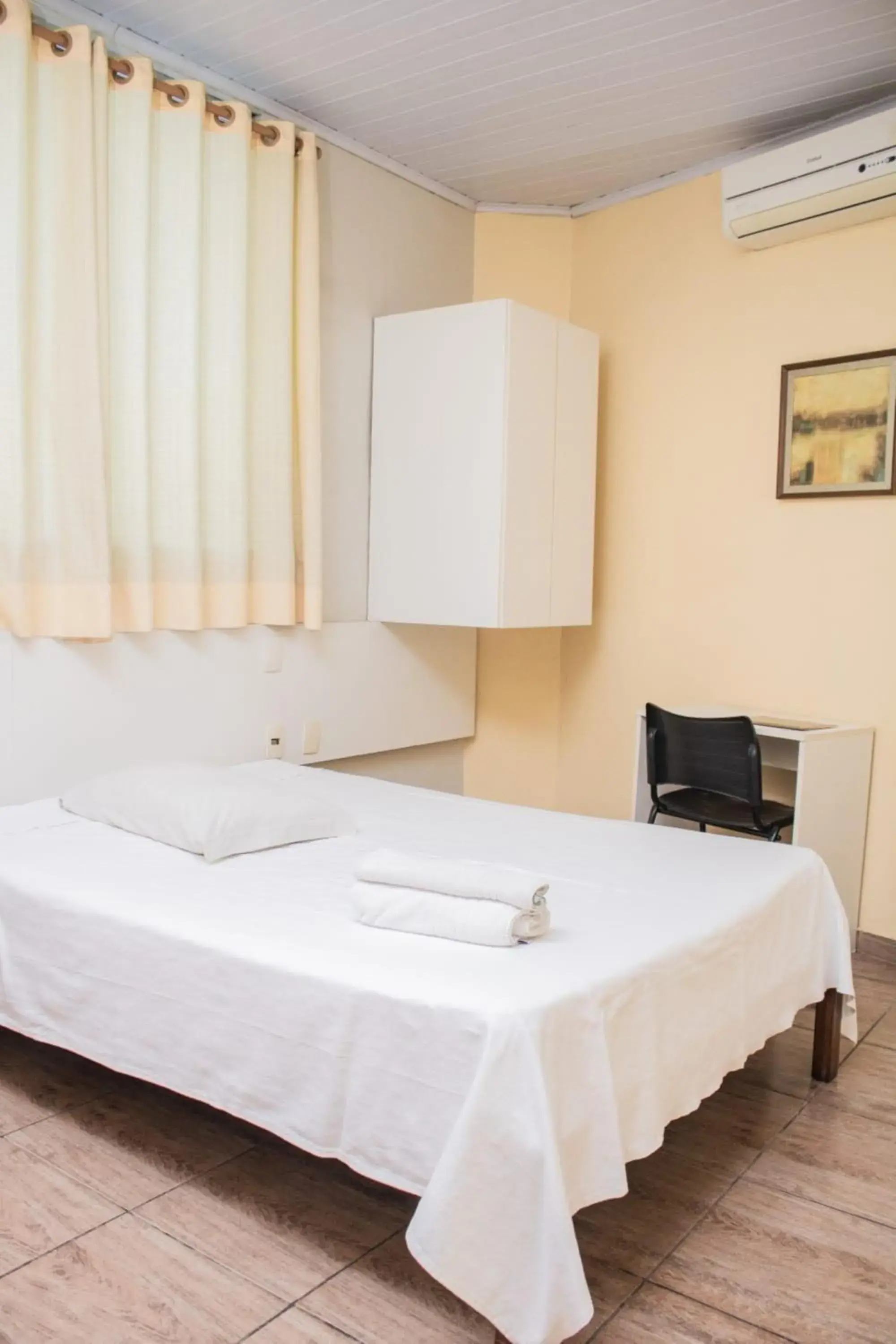 Standard Double Room in Campos Gerais Hotel - Próximo a Rodoviária e Mercados Turísticos Standard Double Room in Campos Gerais Hotel - Próximo a Rodoviária e Mercados Turísticos