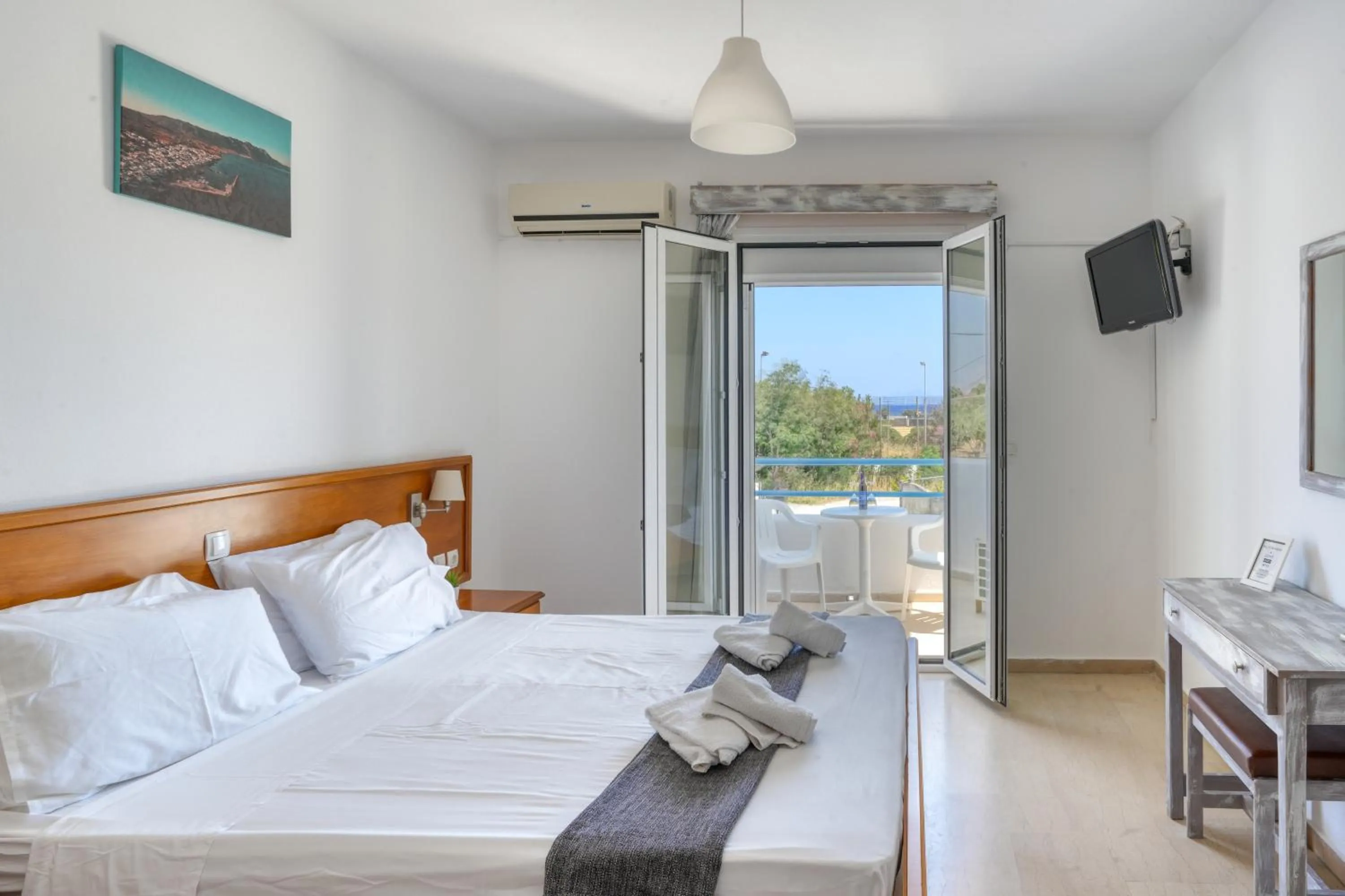 TV and multimedia, Bed in Pittas Studios