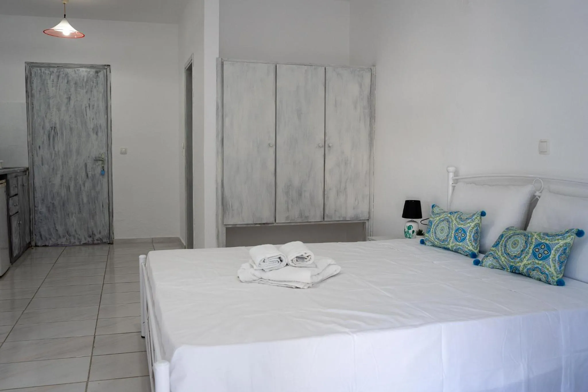 Photo of the whole room, Bed in Pittas Studios