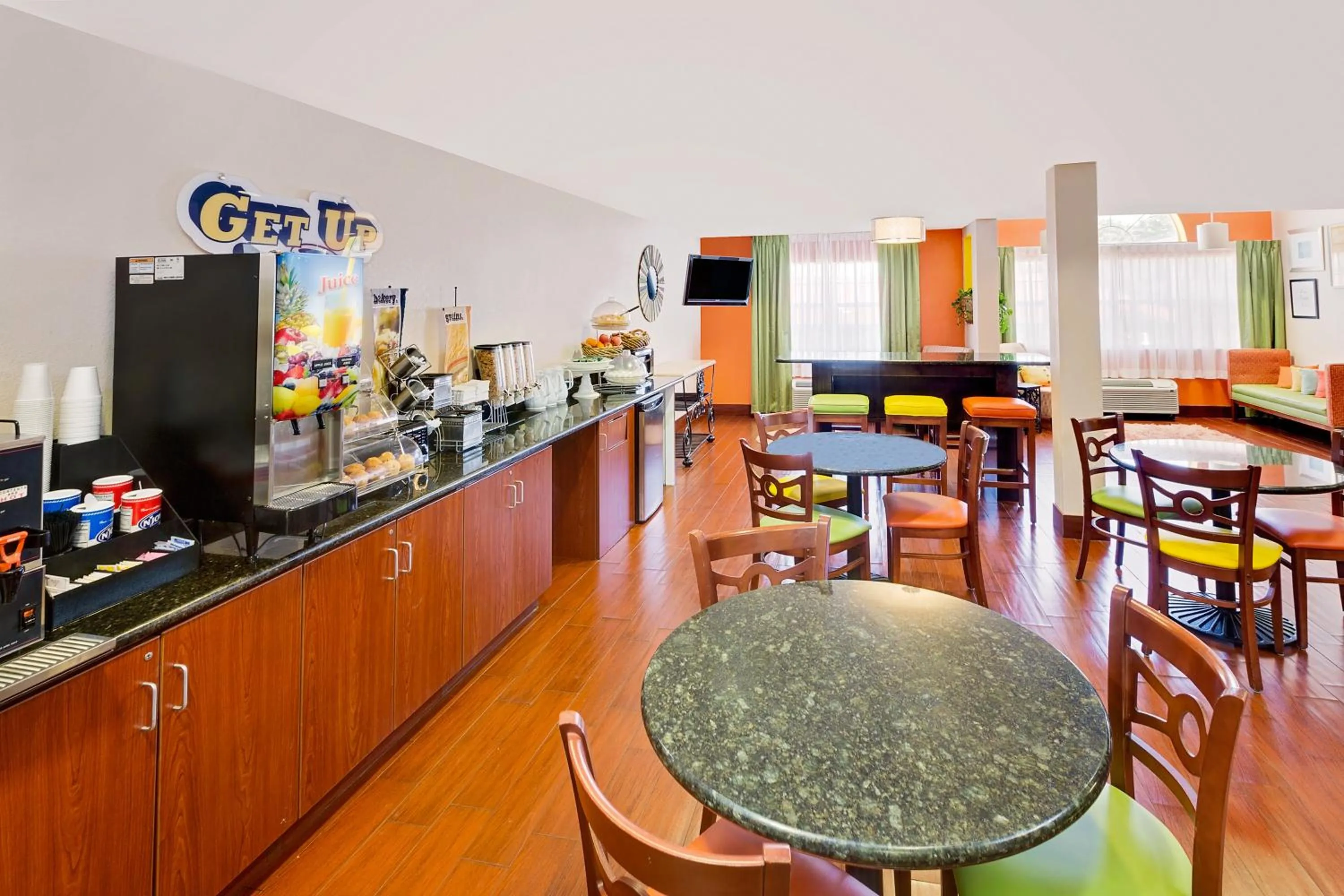 Kitchen or kitchenette in Microtel Inn & Suites by Wyndham Daphne
