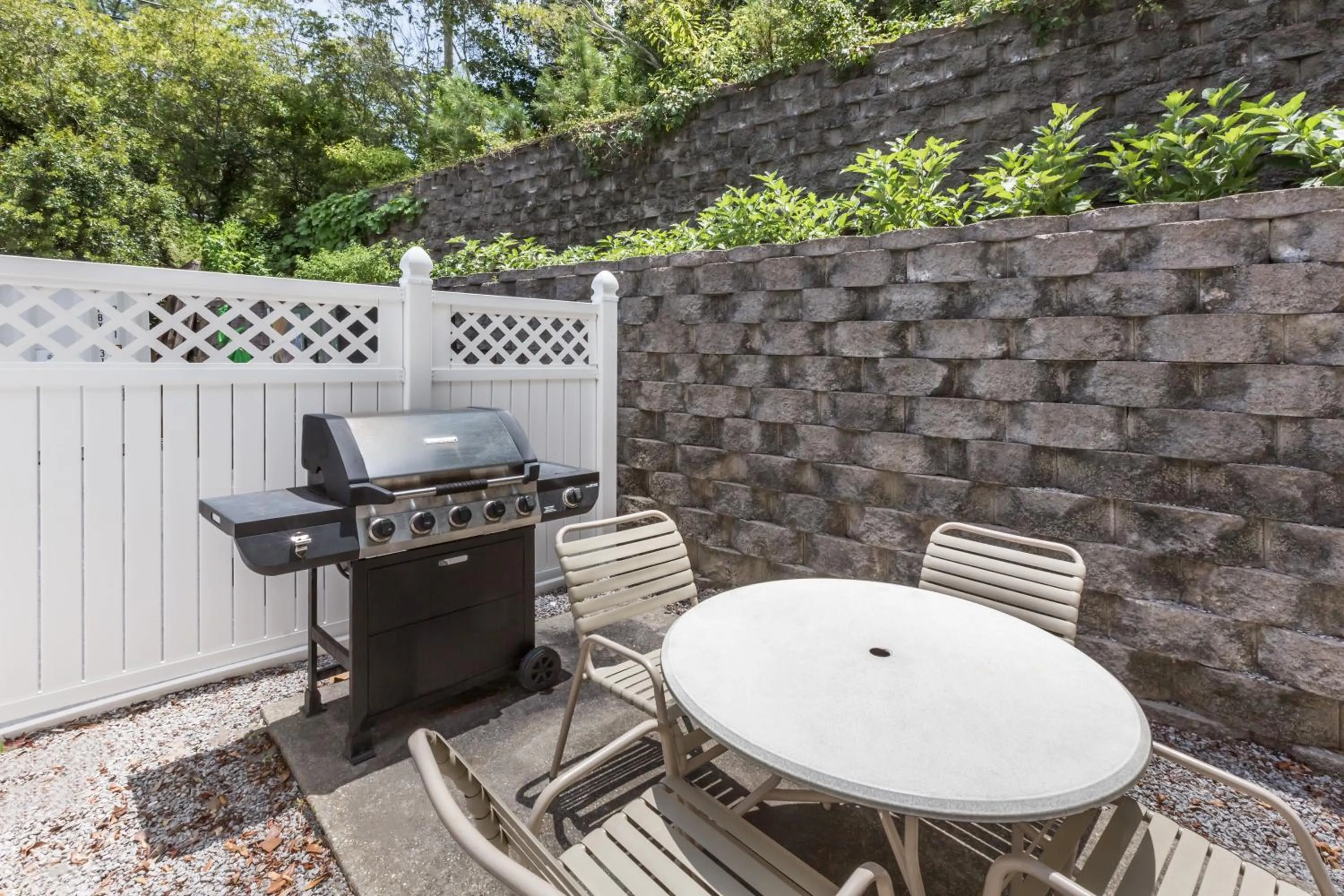 Patio in Microtel Inn & Suites by Wyndham Daphne