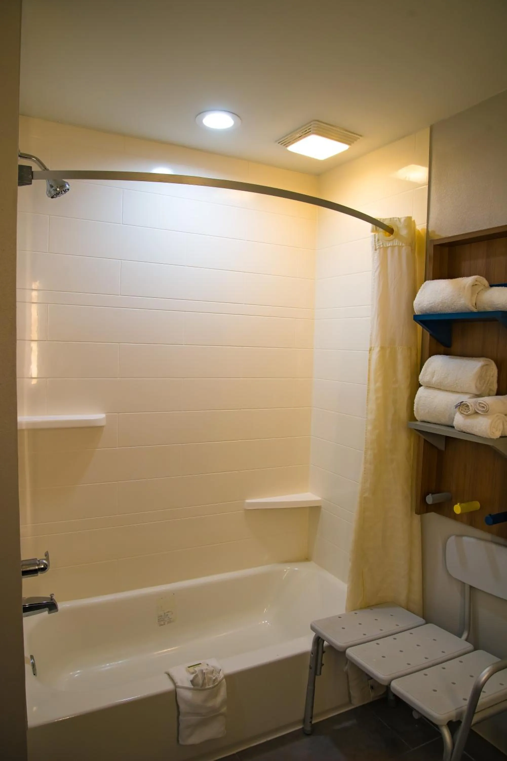 towels in Microtel Inn & Suites by Wyndham Daphne