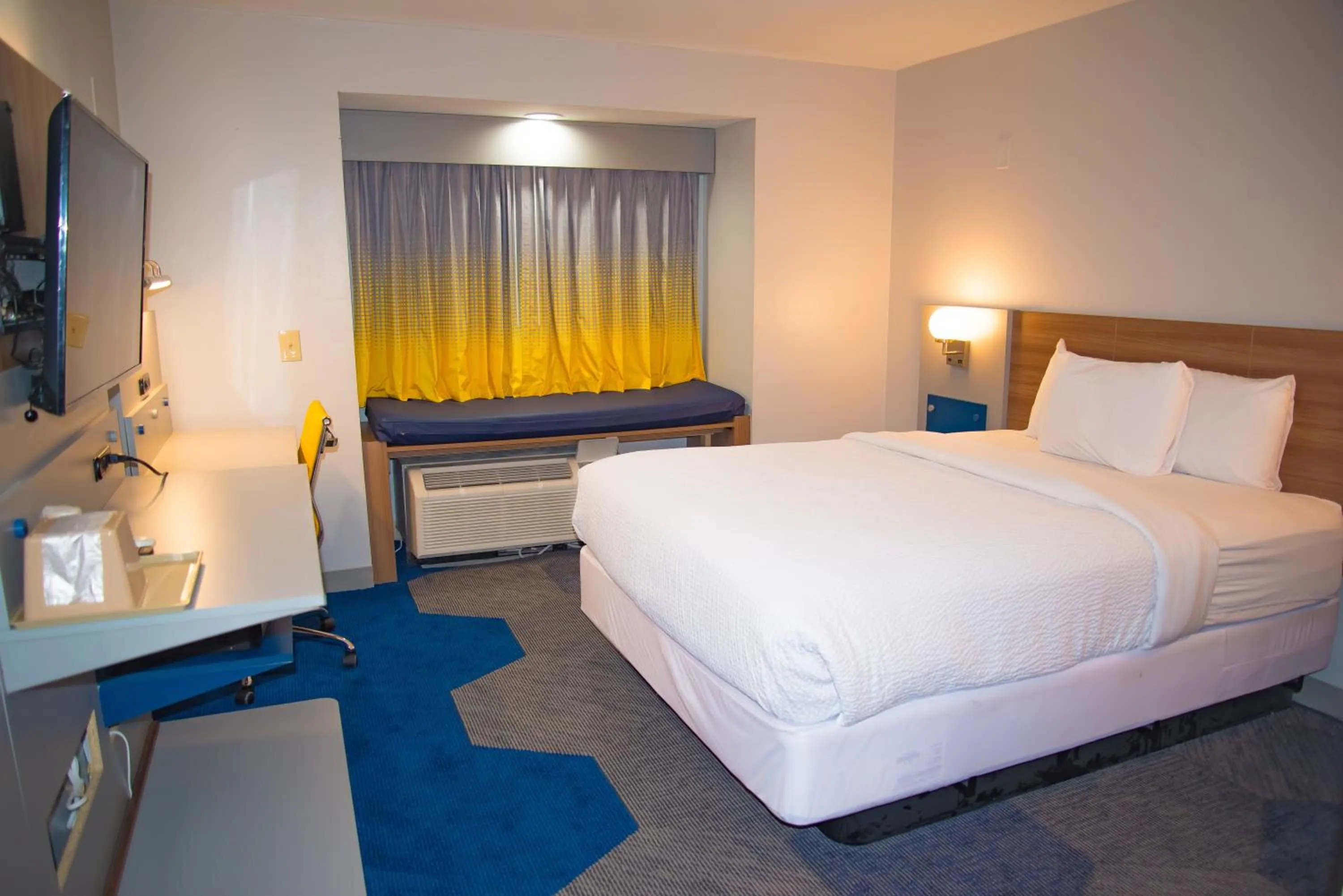 TV and multimedia, Bed in Microtel Inn & Suites by Wyndham Daphne