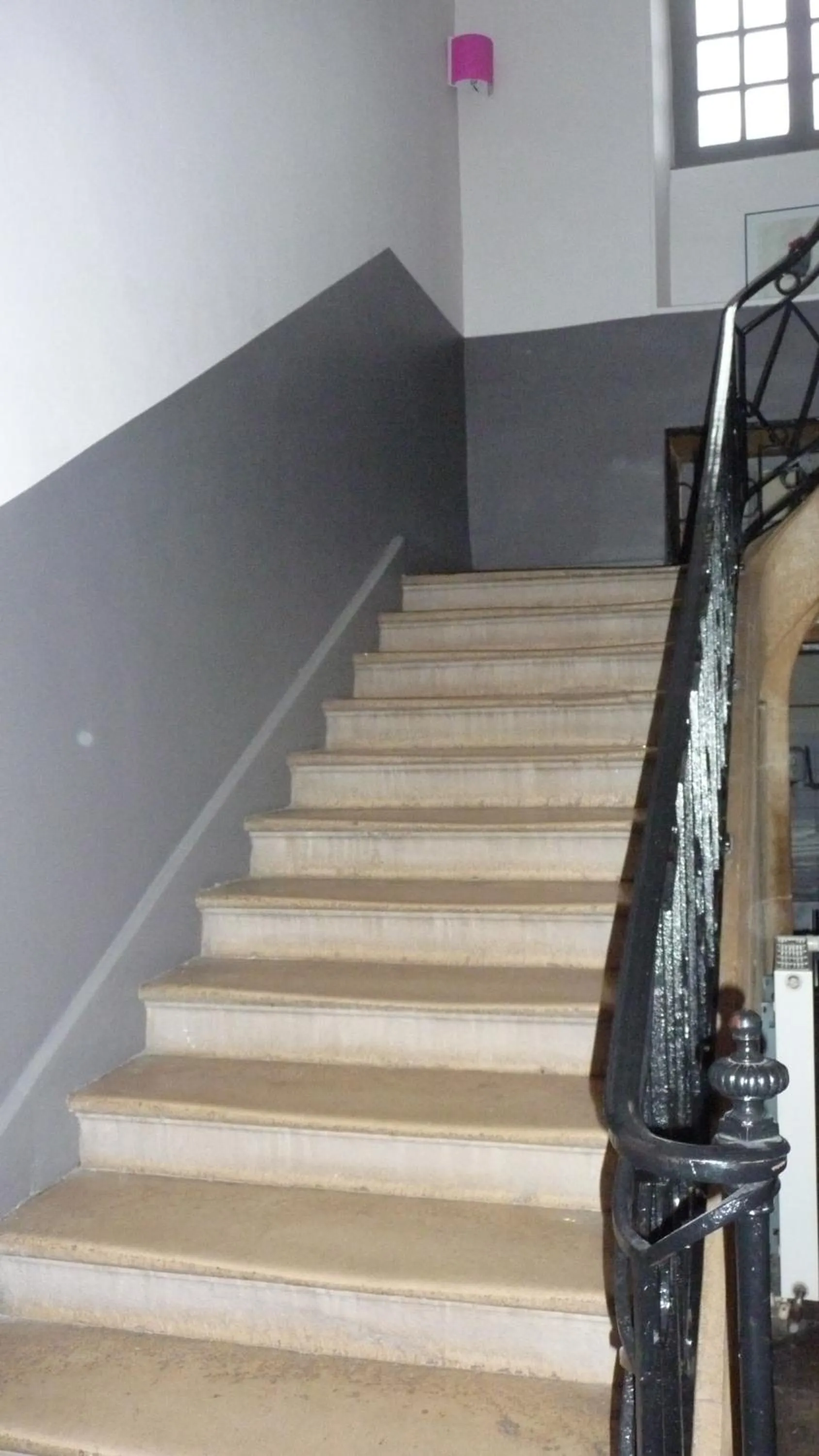 Day in Hôtel du Commerce