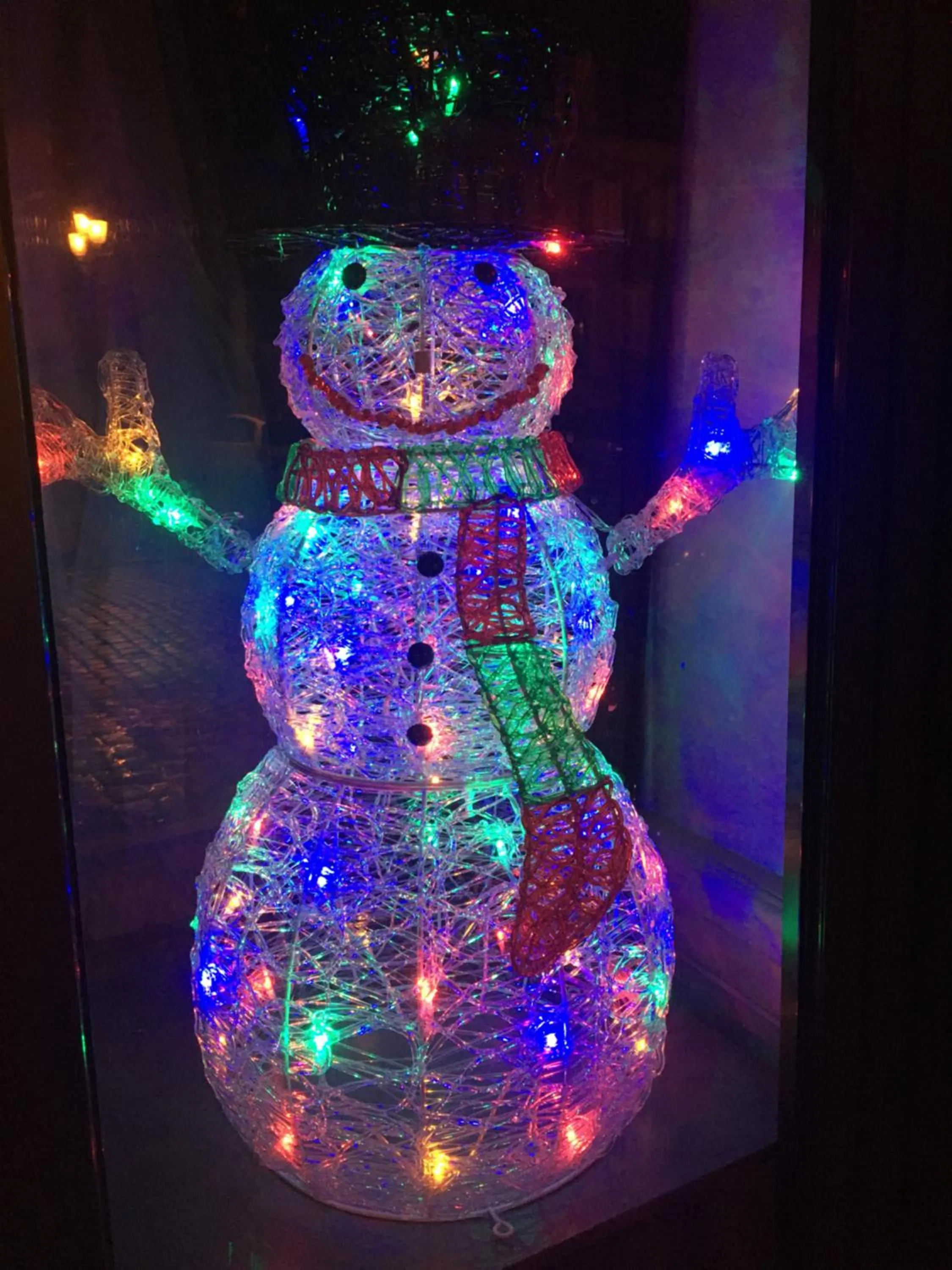 Evening entertainment in Hôtel du Commerce