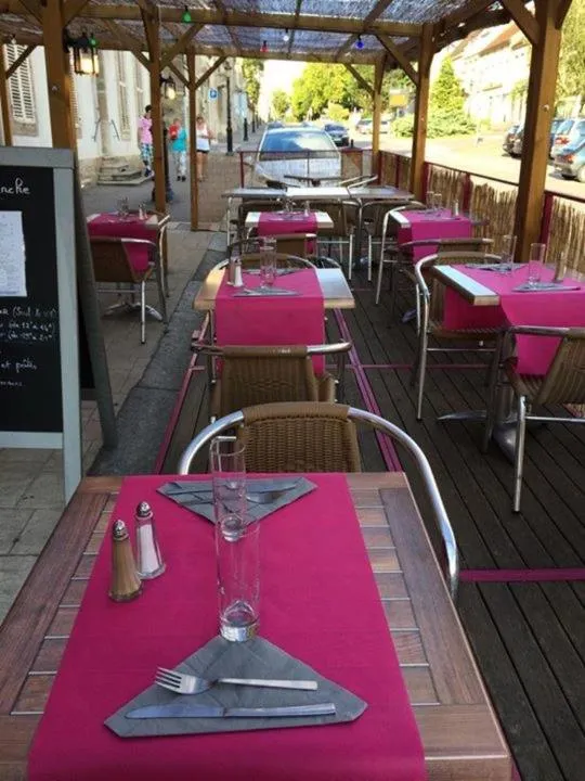 Property building in Hôtel du Commerce