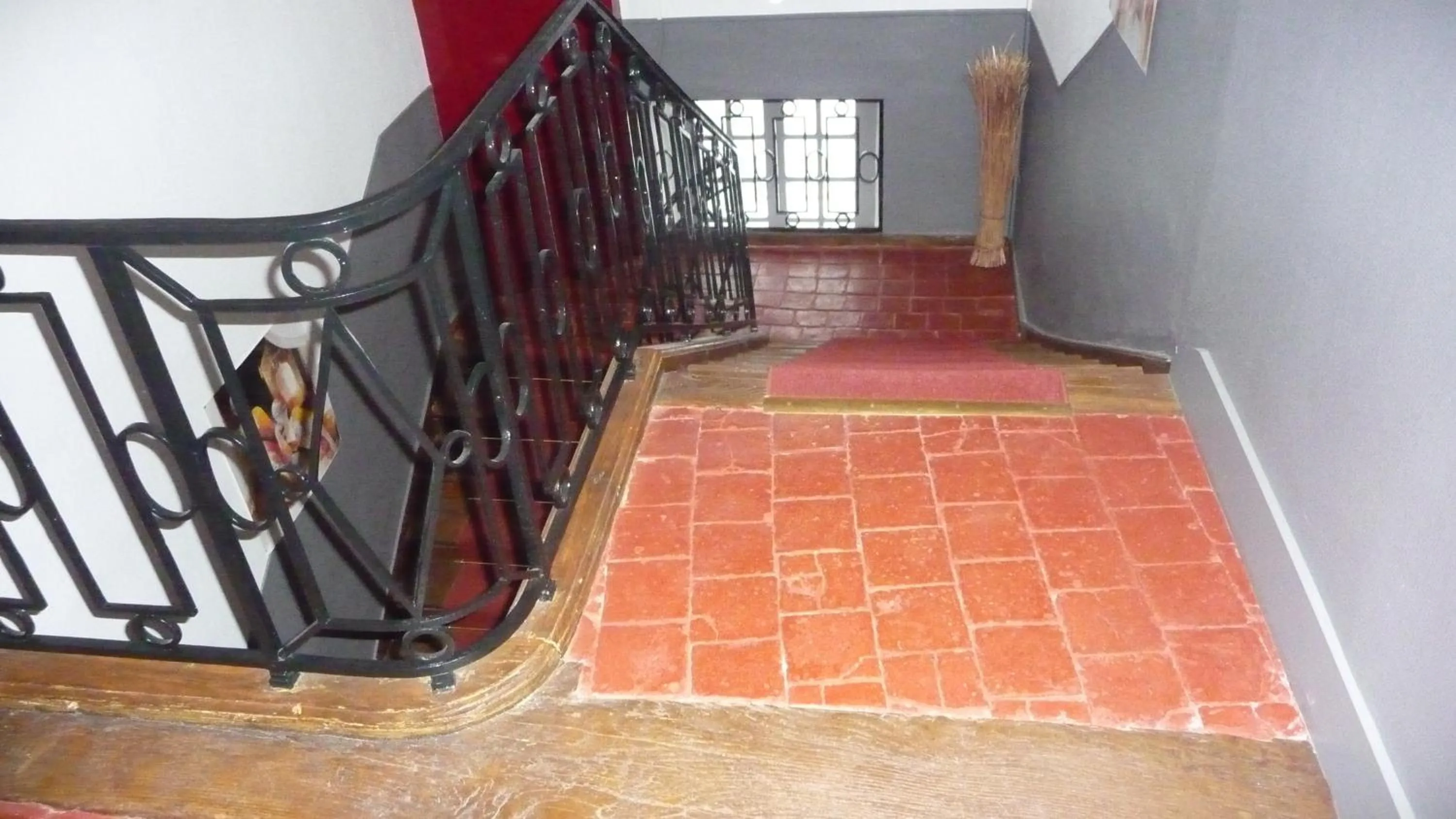 Day in Hôtel du Commerce