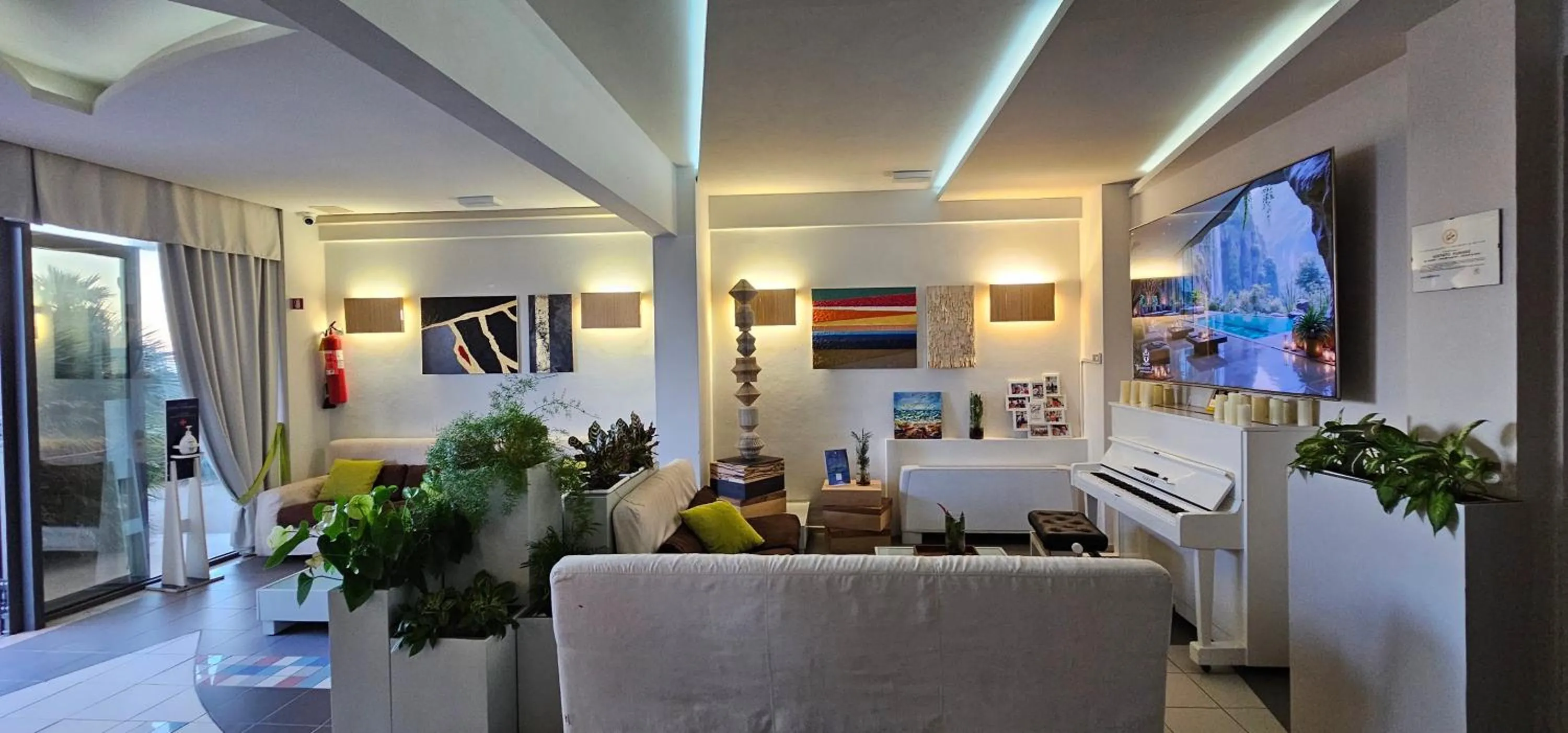 TV and multimedia in Hotel Caravel