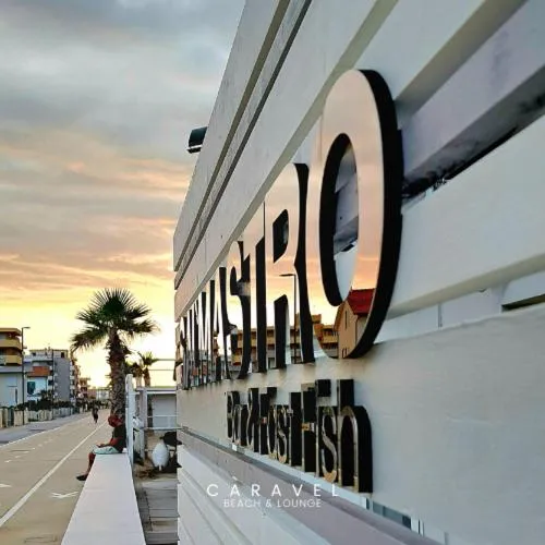 Restaurant/places to eat in Hotel Caravel