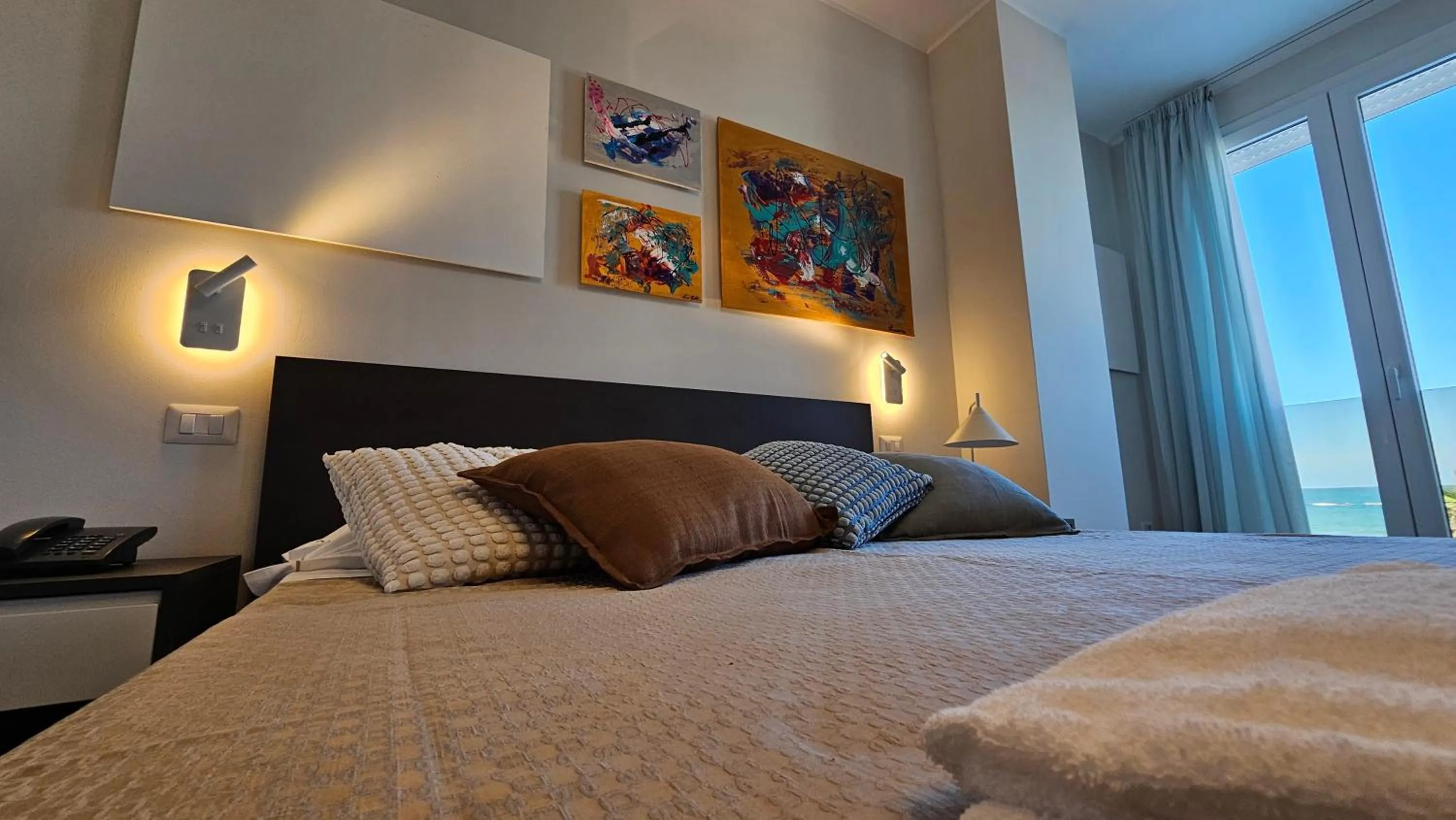 Bed in Hotel Caravel