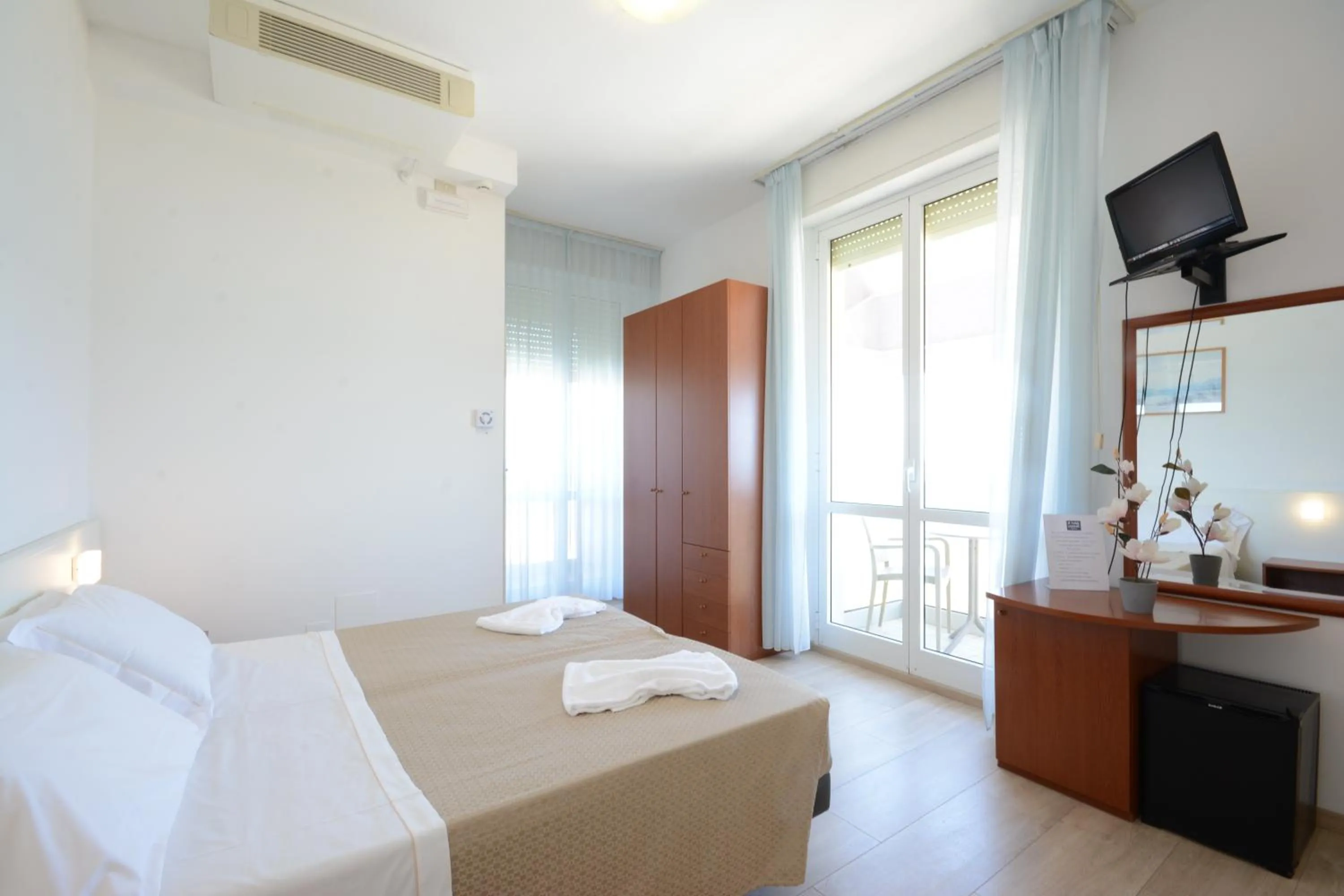 Bed in Hotel Caravel