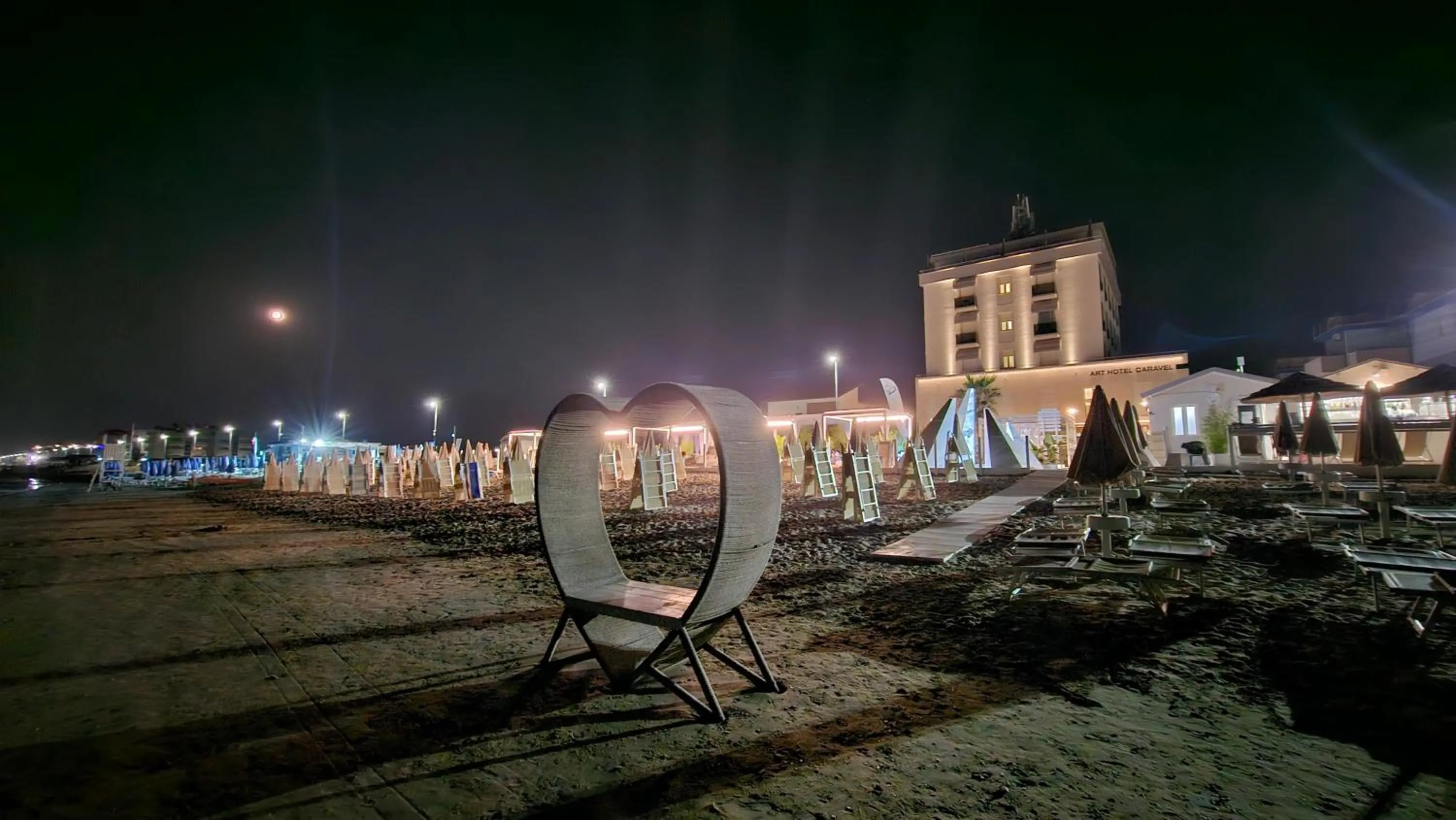 Night in Hotel Caravel