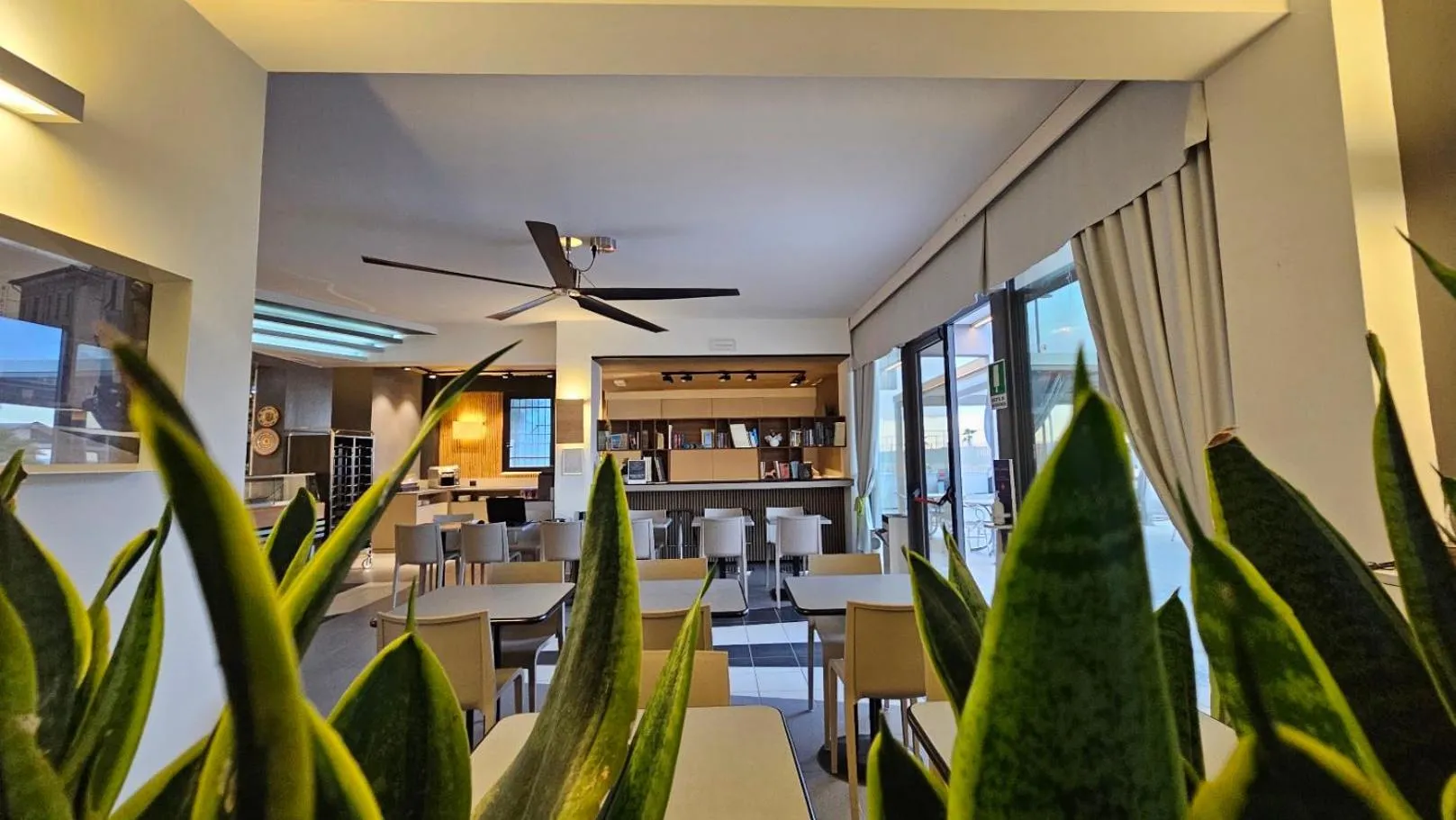 Restaurant/places to eat in Hotel Caravel