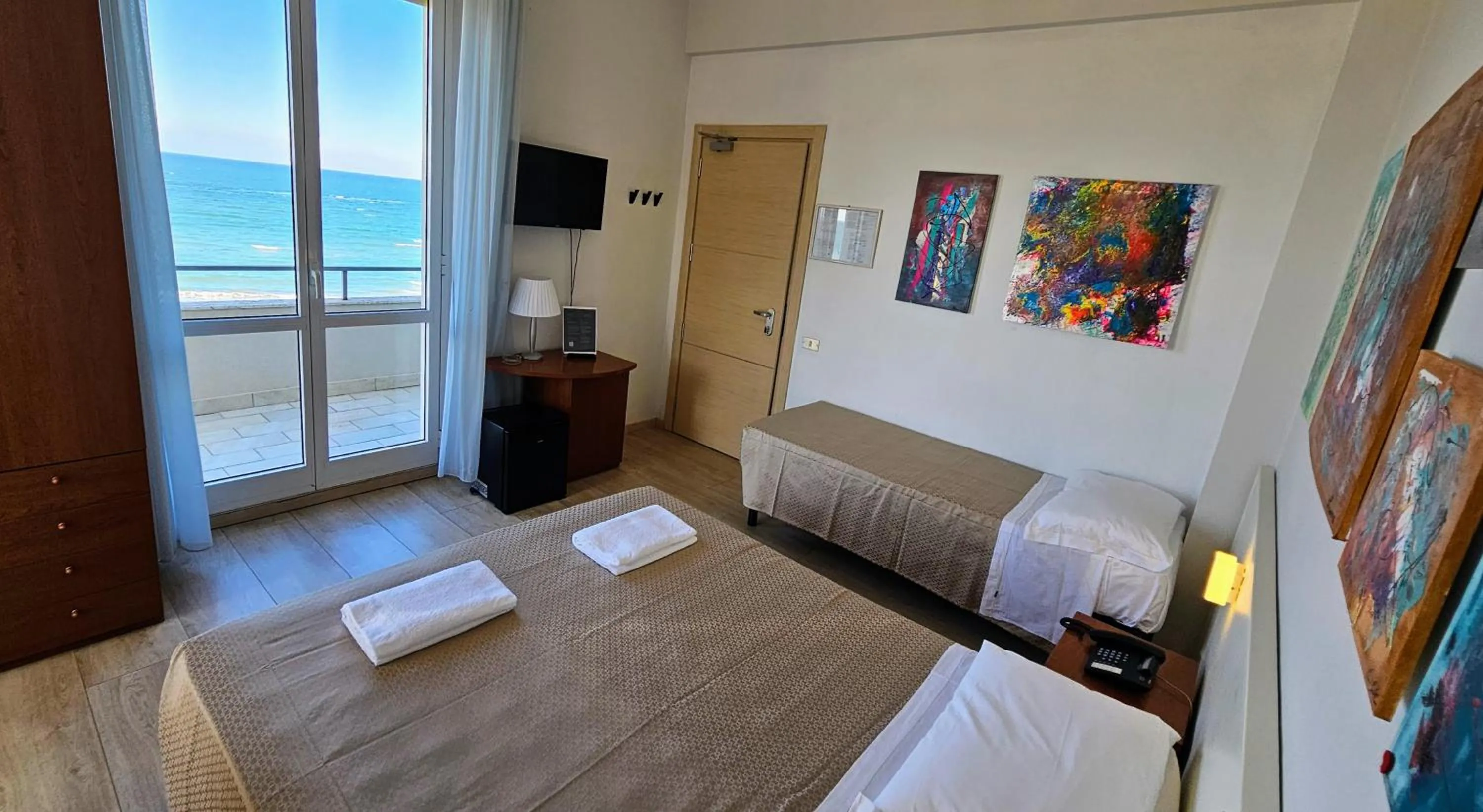 Bed in Hotel Caravel