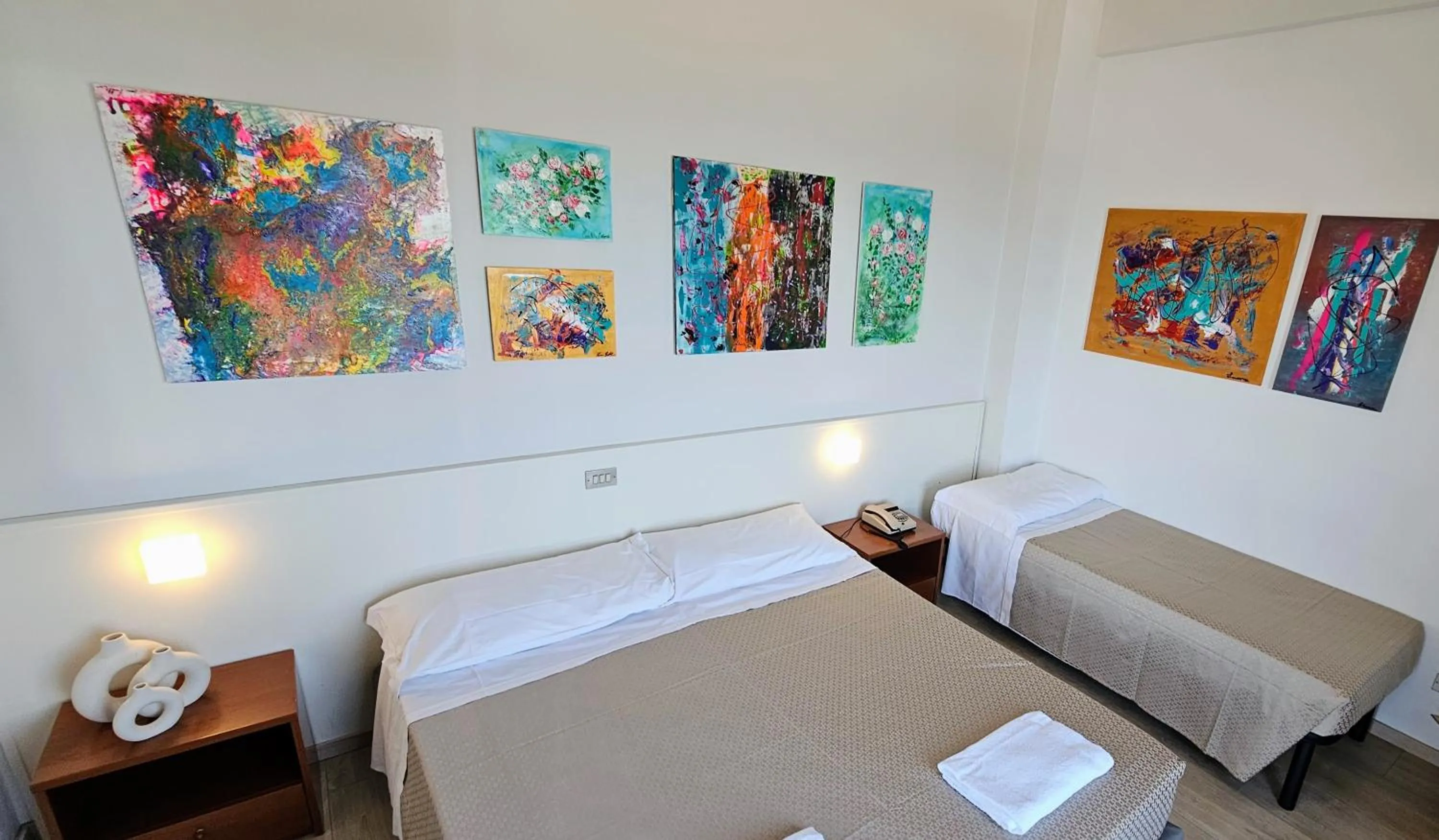 Bed in Hotel Caravel
