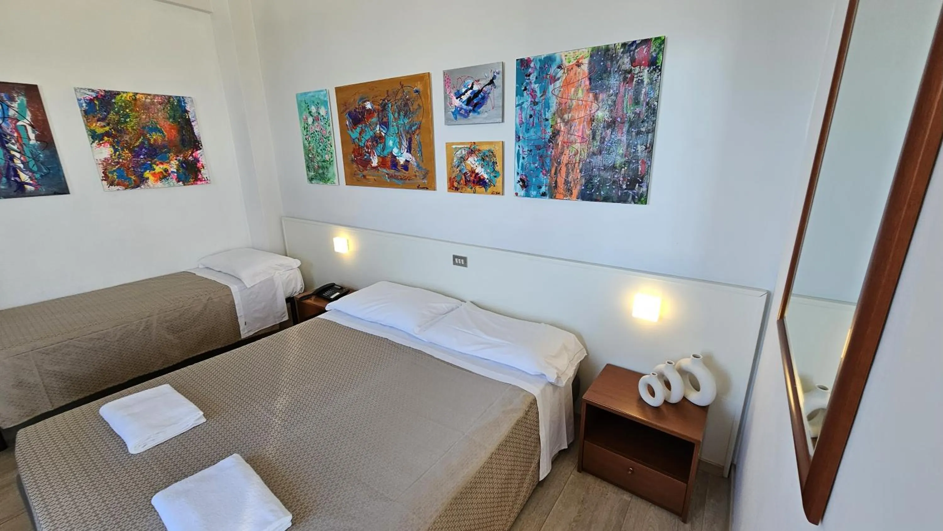 Bed in Hotel Caravel