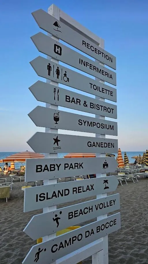 Restaurant/places to eat in Hotel Caravel