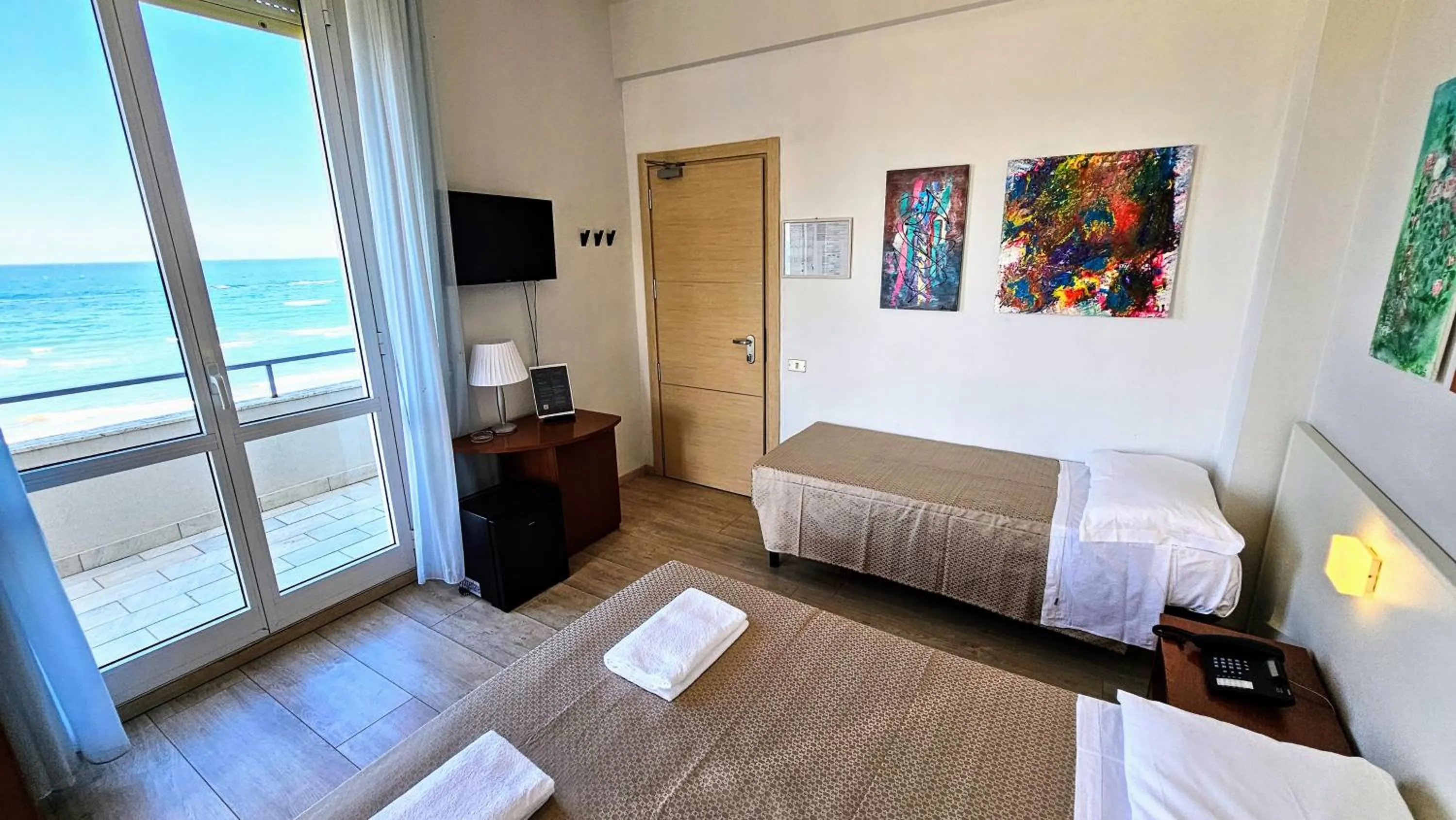 Bed in Hotel Caravel