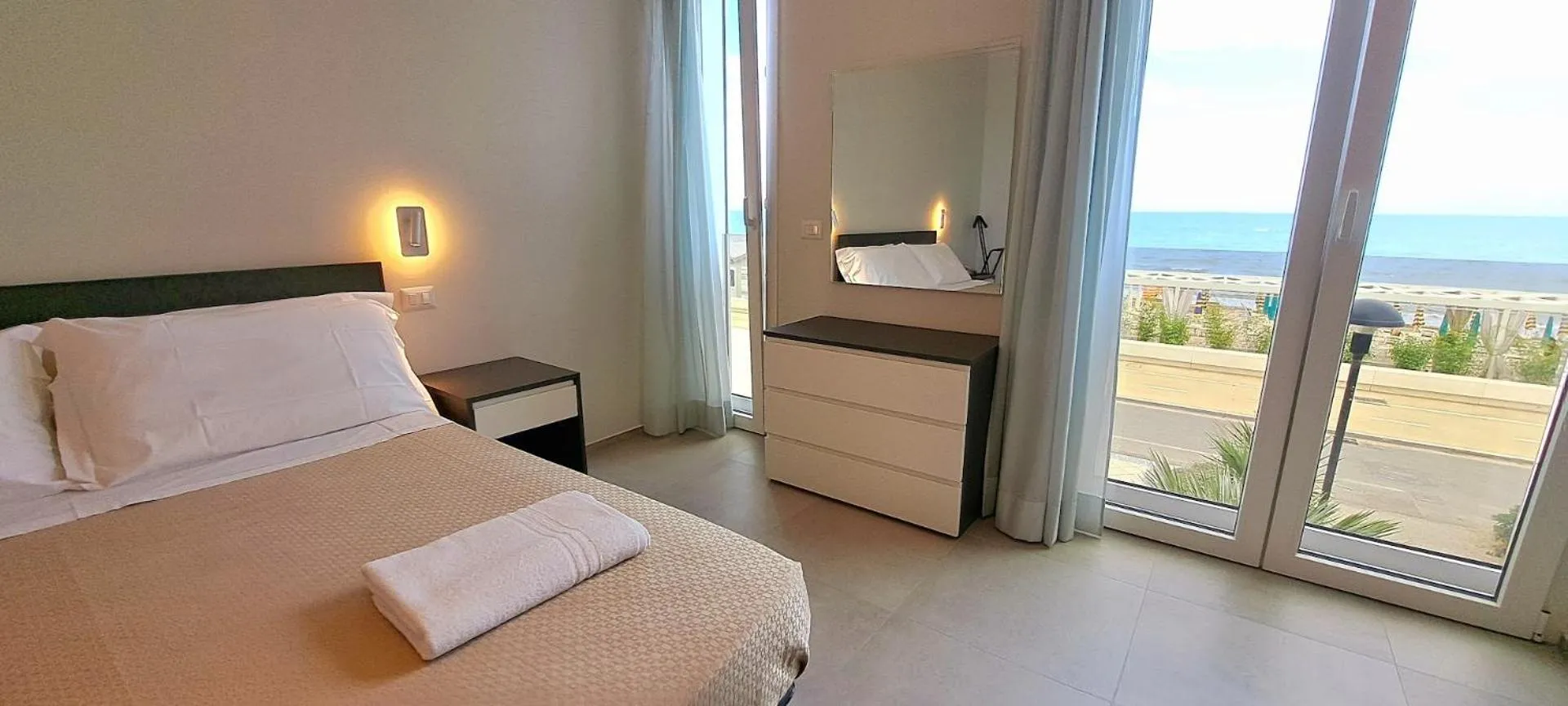 Bed in Hotel Caravel